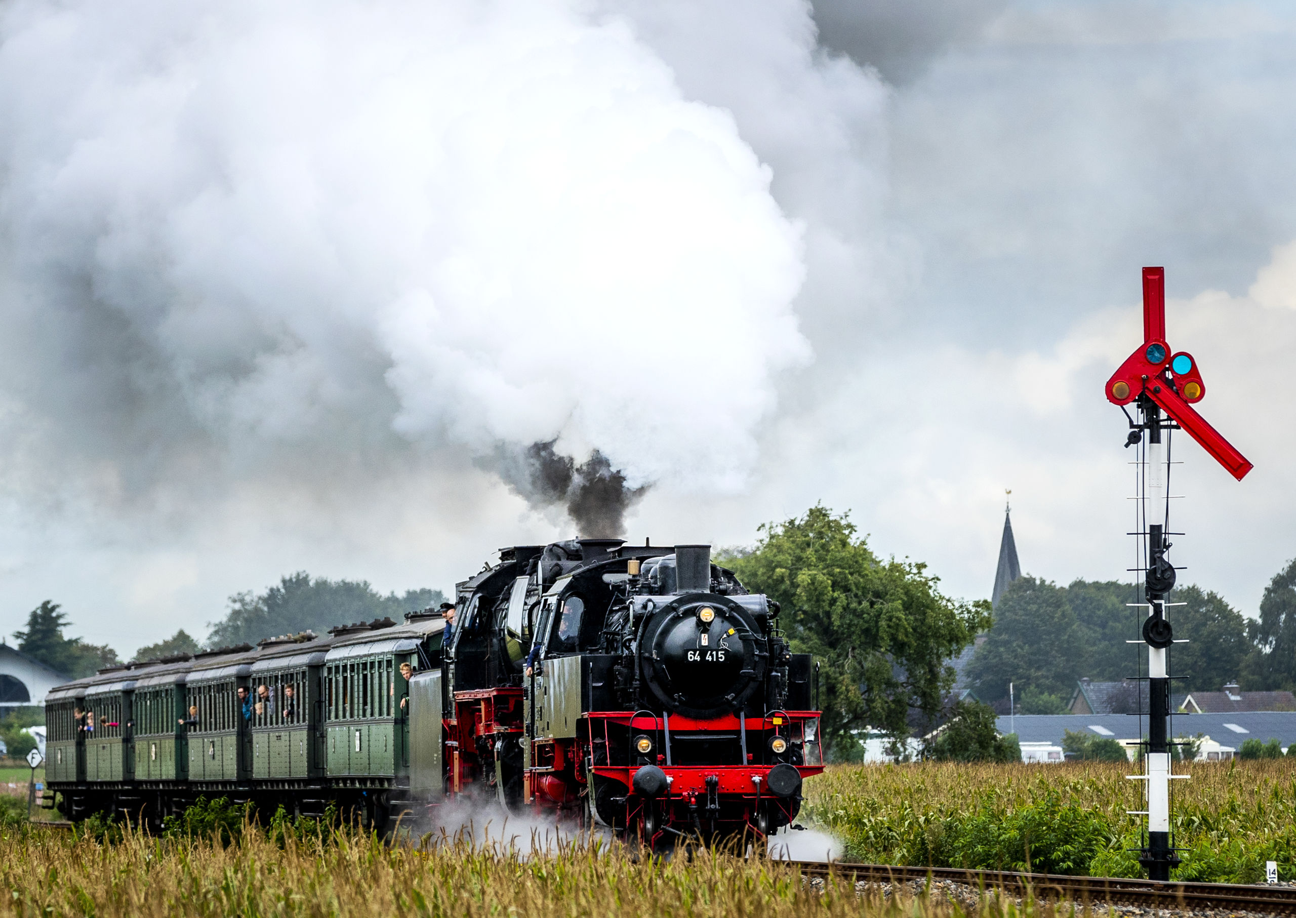 Een stoomlocomotief tijdens het stoomtreinfestival Terug naar Toen.