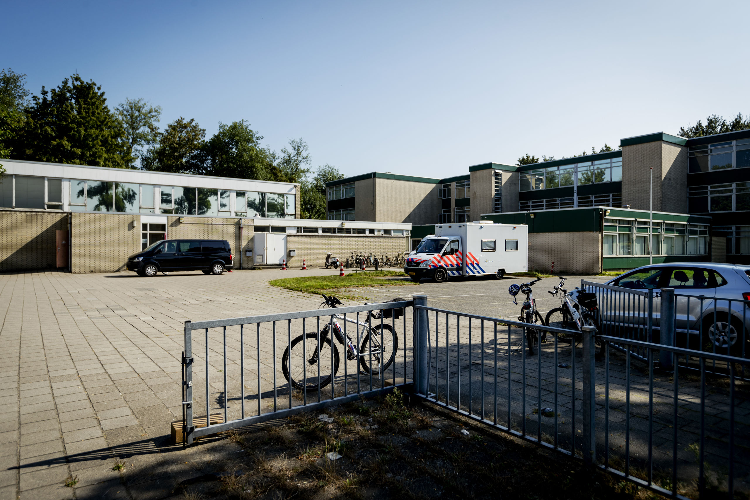 De moskee Al Fitrah in Utrecht tijdens de inval van de FIOD in 2016