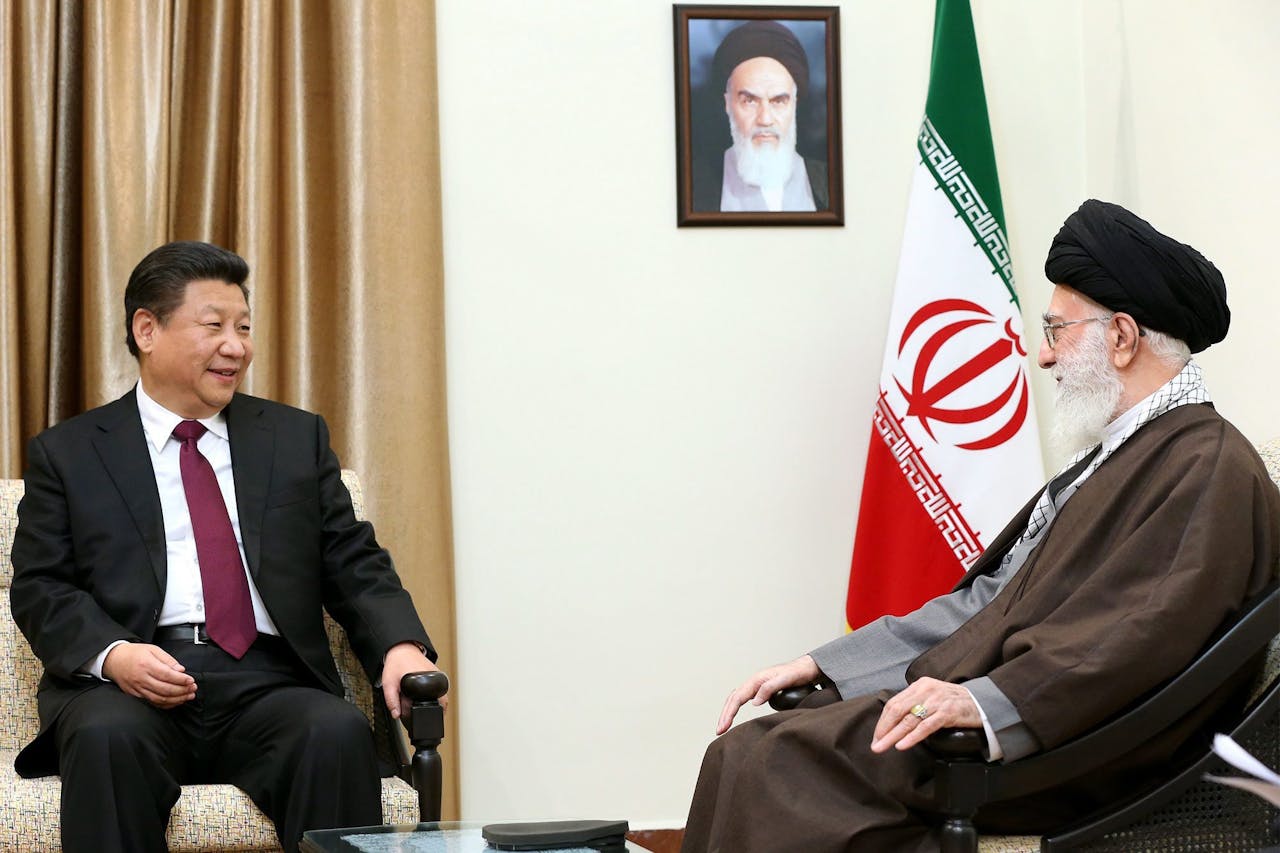 President Xi Jinping bezoekt Ayatollah Khamenei in 2016