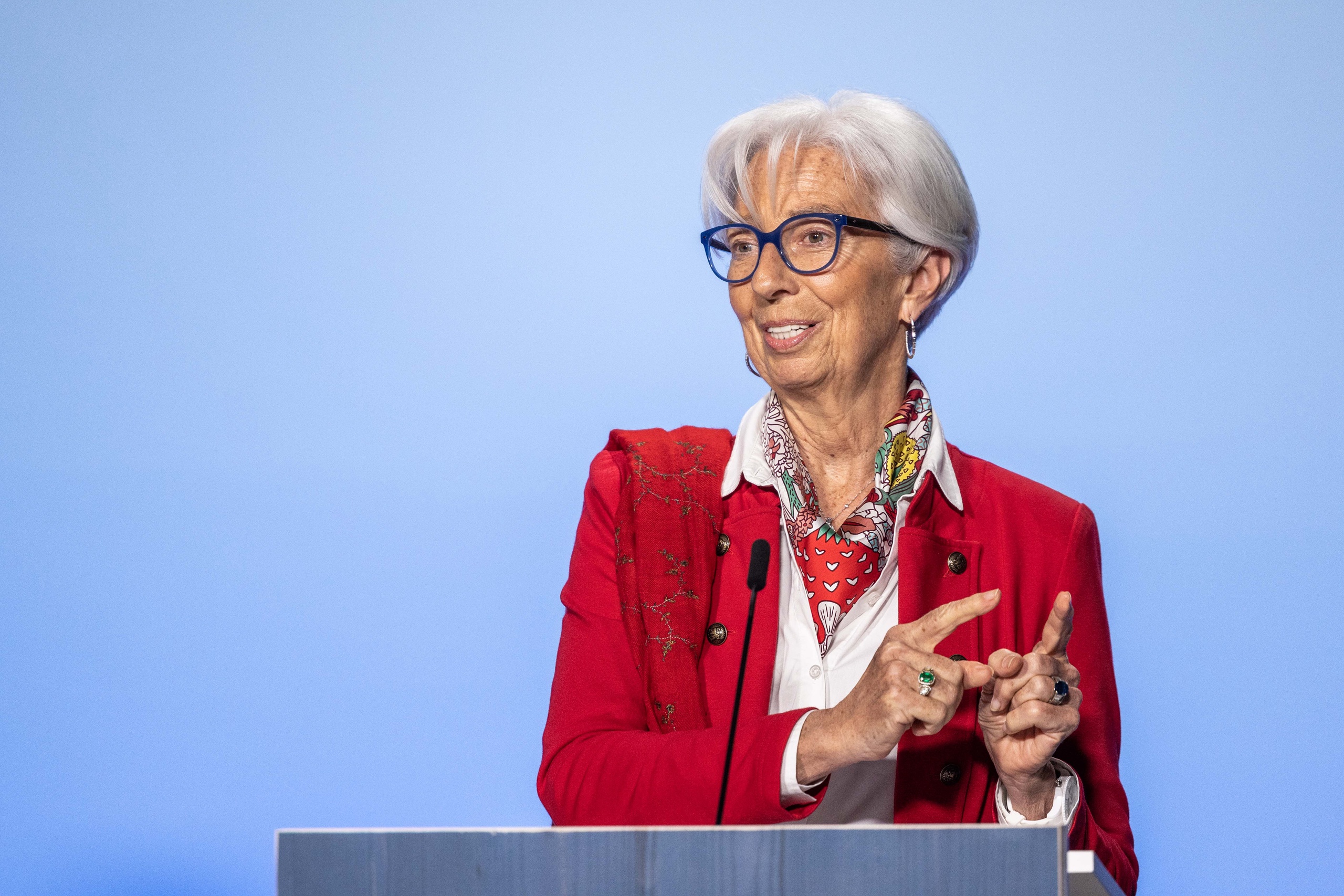 ECB-president Christine Lagarde volgt de Amerikaanse Fed met het rentebesluit: ook zij zullen de rente met een kwart procentpunt verhogen. 