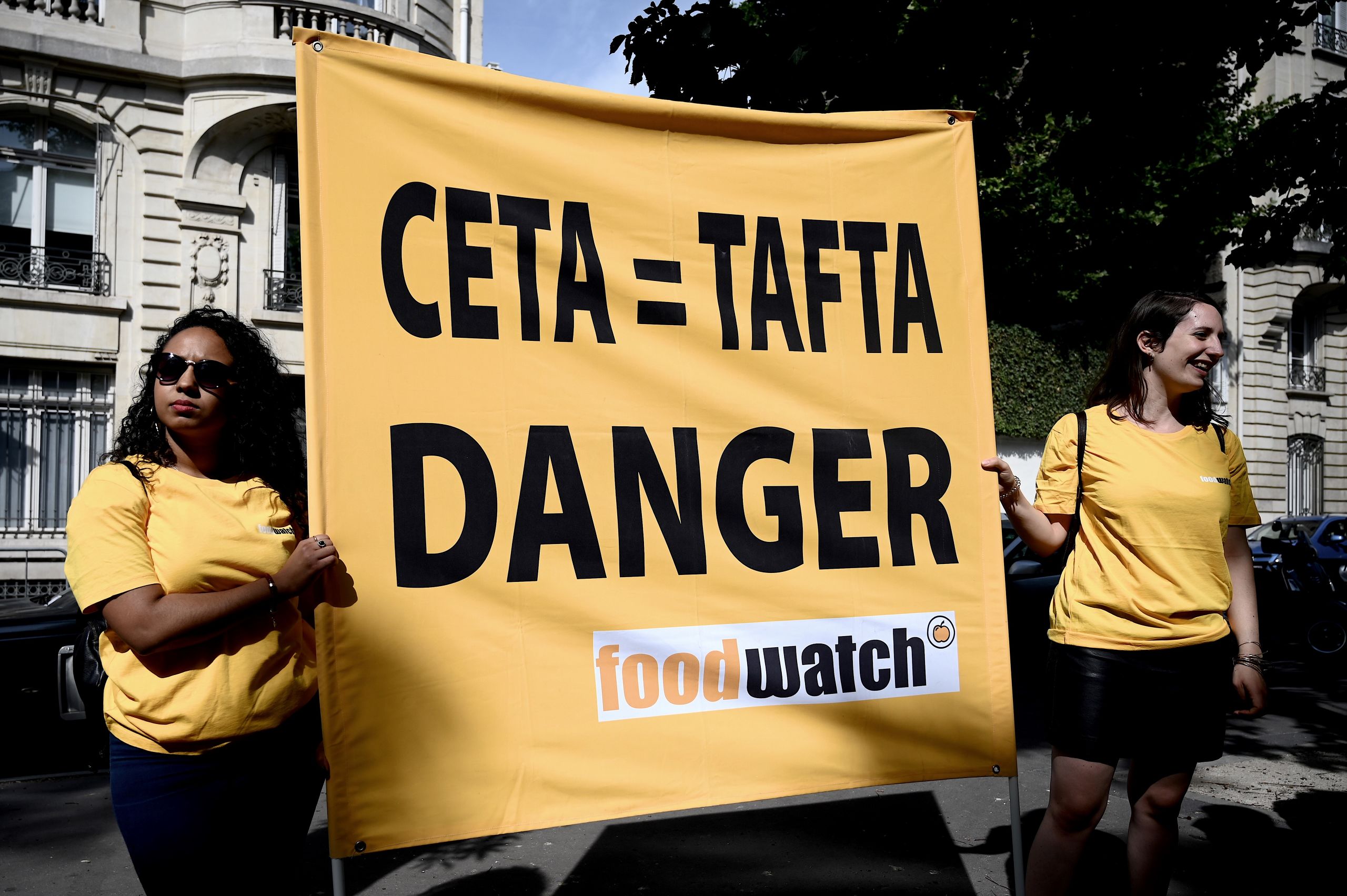 Een demonstratie tegen CETA in Parijs.