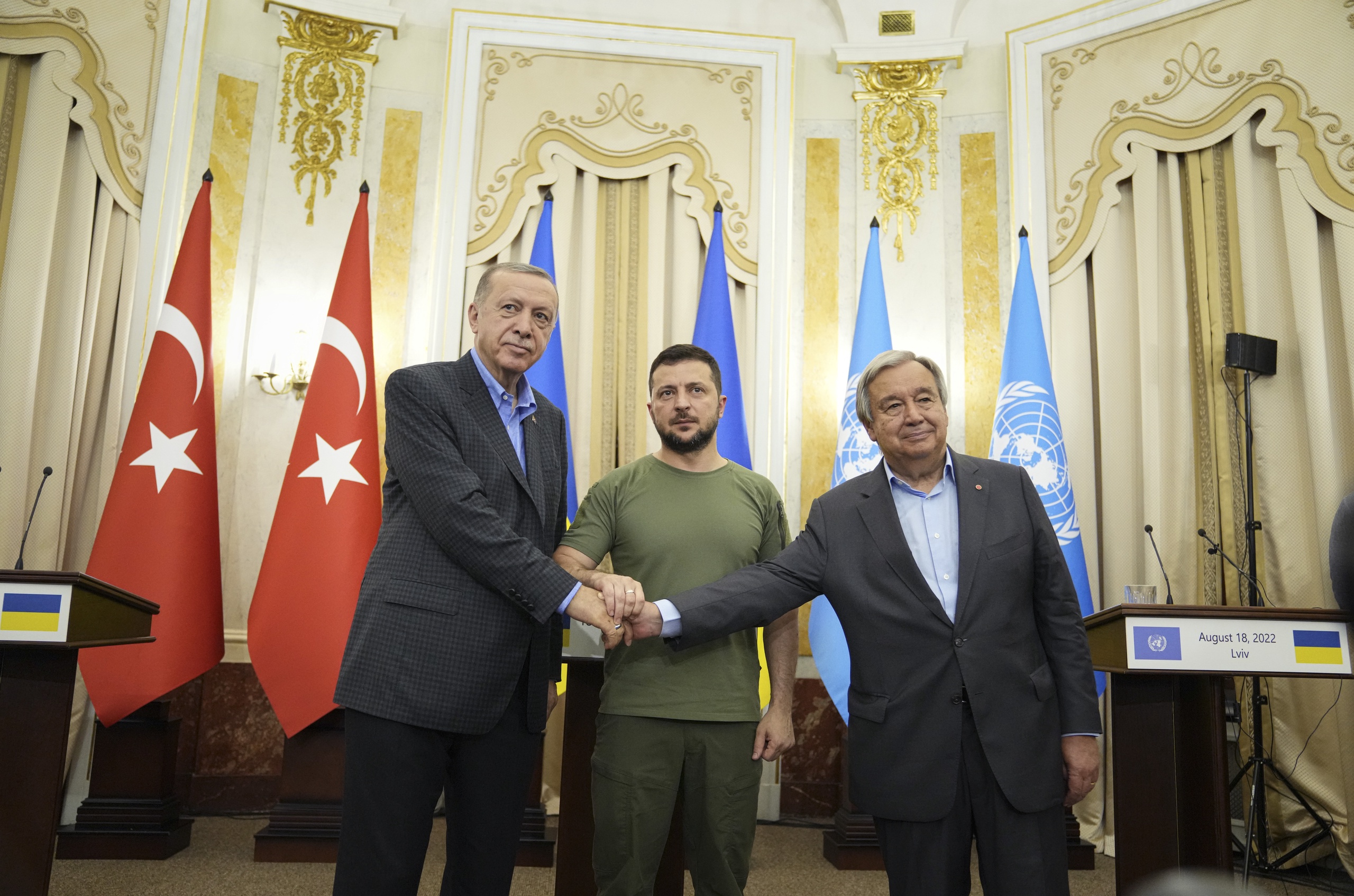 De Turkse president Recep Tayyip Erdogan en VN-chef António Guterres spraken hun zorgen uit in gesprek met de Oekraïense president Volodimir Zelenski.