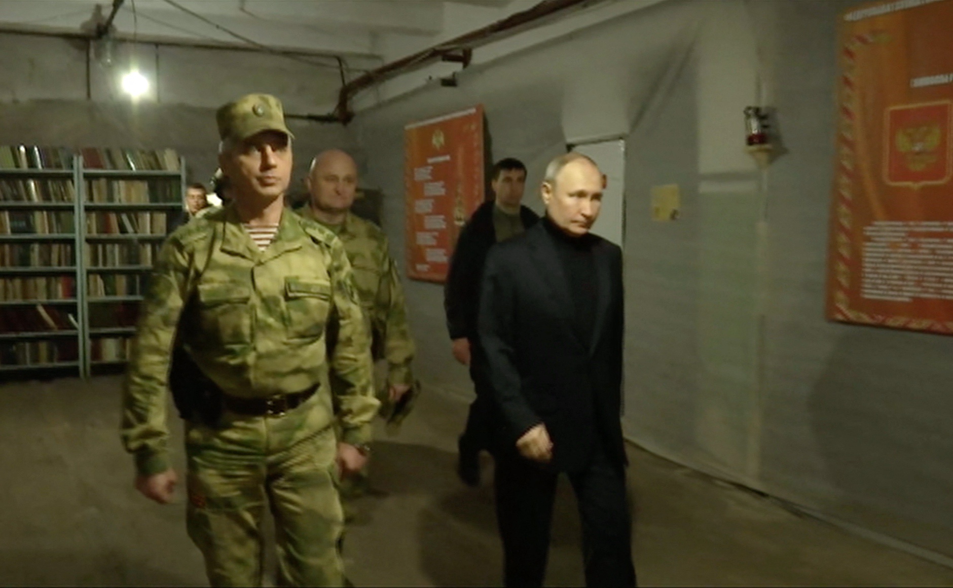 Immagini del presidente russo Vladimir Putin in visita a Luhansk.  Secondo quanto riferito, i leader occidentali si stanno preparando per una guerra in cui il leader russo utilizzerà 