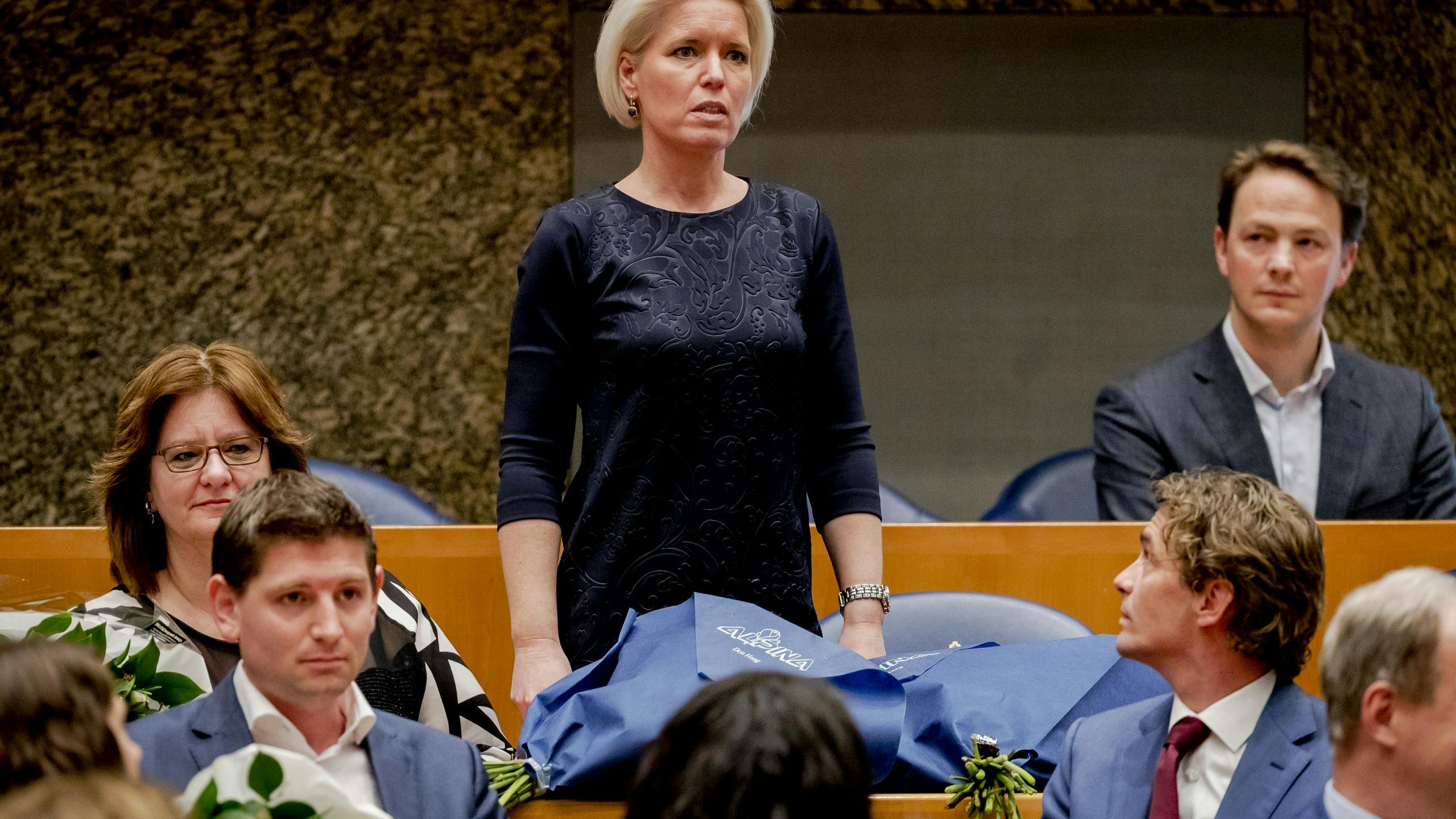 Chantal Nijkerken-de Haan (VVD) legt de eed af tijdens de installatie van de nieuwe Kamerleden na de Tweede Kamerverkiezingen.