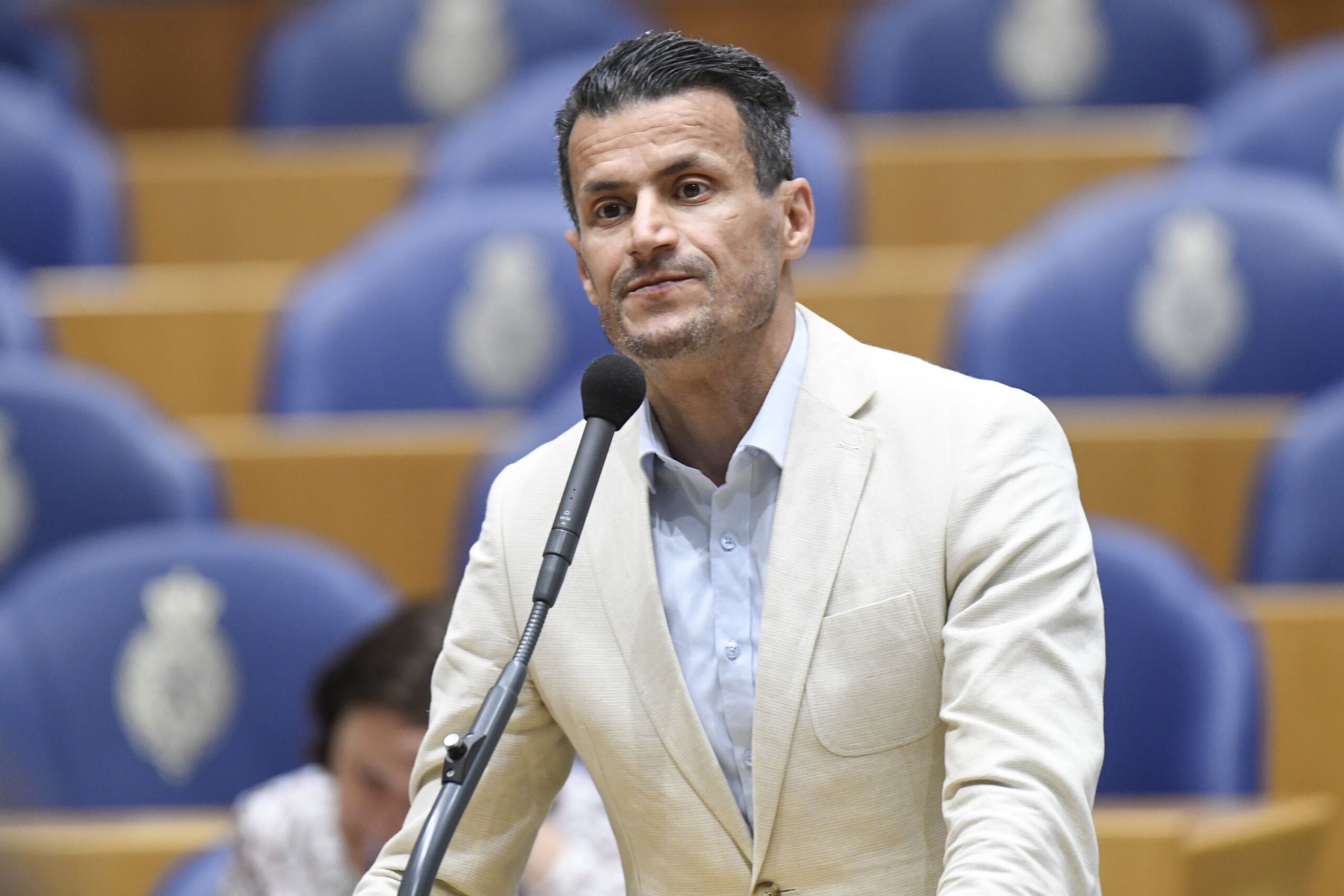 Volgens DENK-voorman Farid Azarkan vond er een eind jaren '90 een omslag plaats in de berichtgeving over mensen 'met een andere achtergrond'.