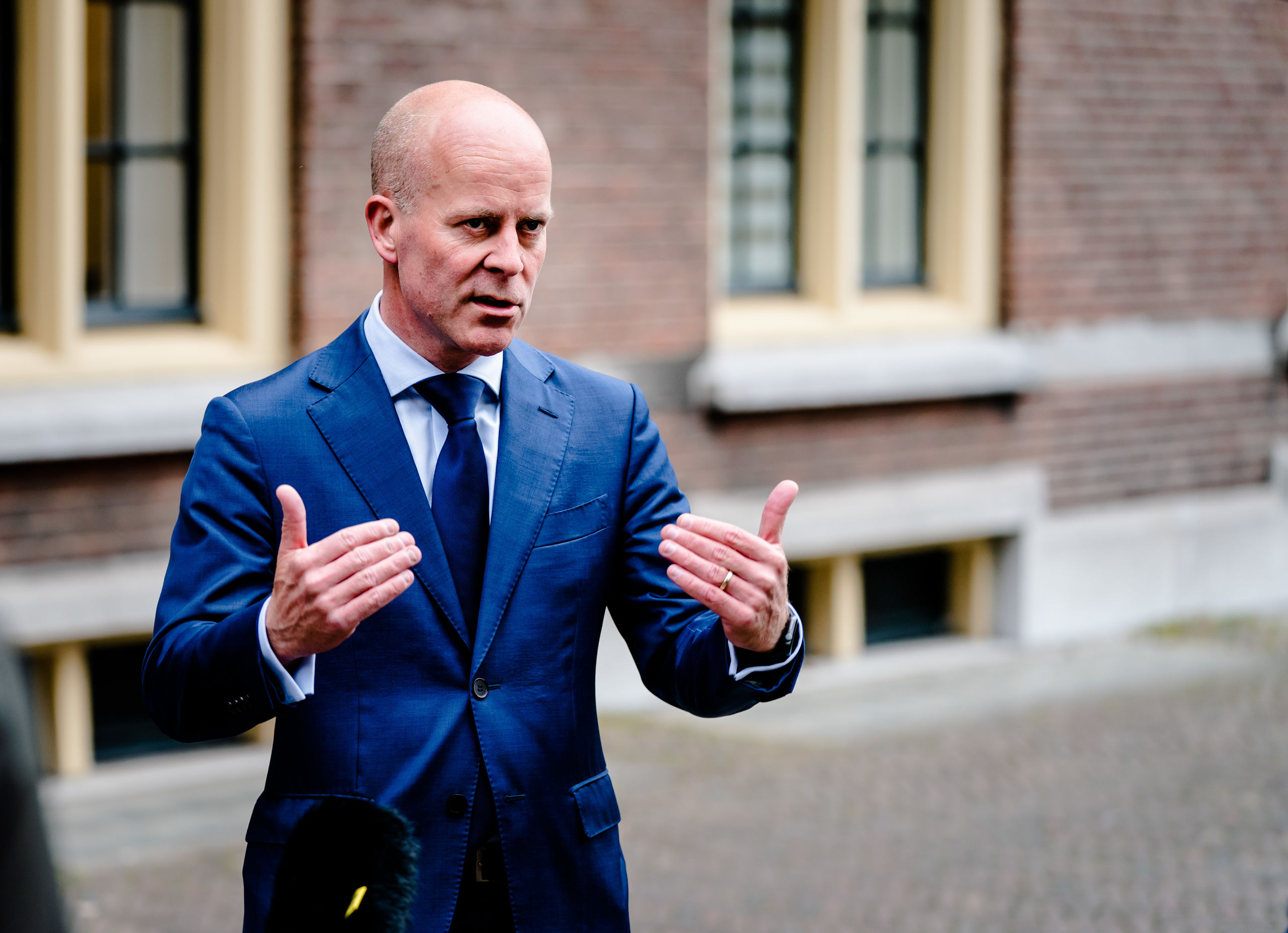 Minister Raymond Knops van Binnenlandse Zaken en Koninkrijksrelaties