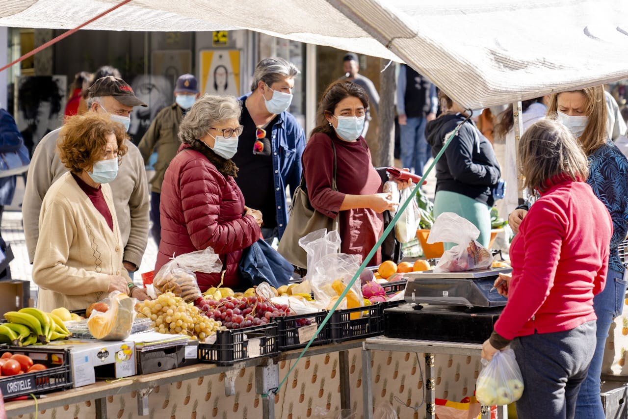 No mercado da cidade portuguesa de Lule, todos seguem os passos