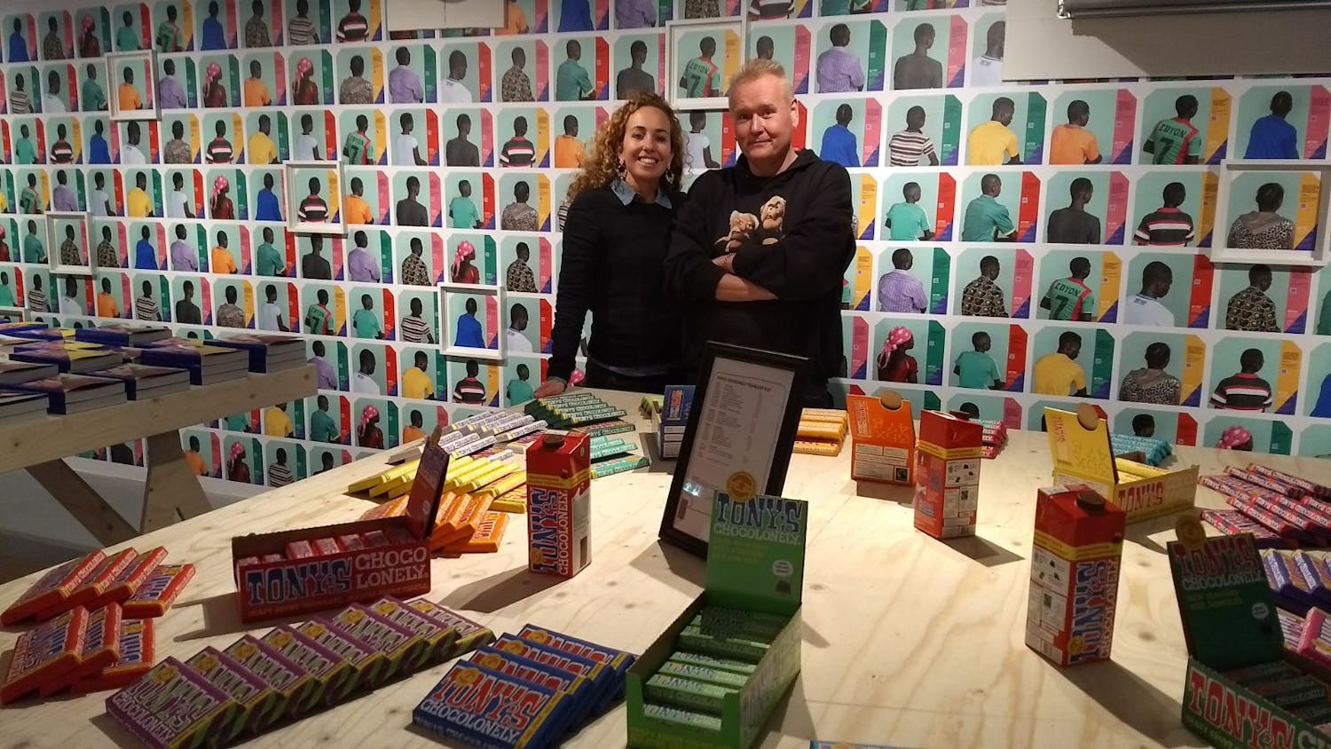 Tony Chocolonely teaser Het bittere verhaal van de Beurs en waarom de reep zo bijzonder gevormd Tony Chocolonely teaser Het bittere verhaal van de Beurs en waarom de reep zo bijzonder gevormd