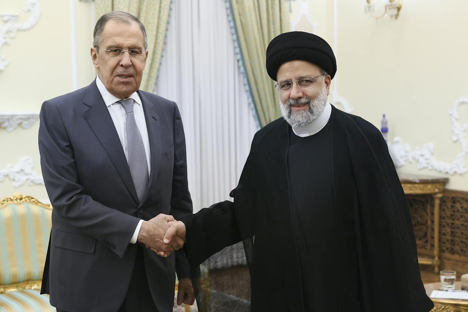 Он говорит с Путиным, что «Иран — сверхдержава»