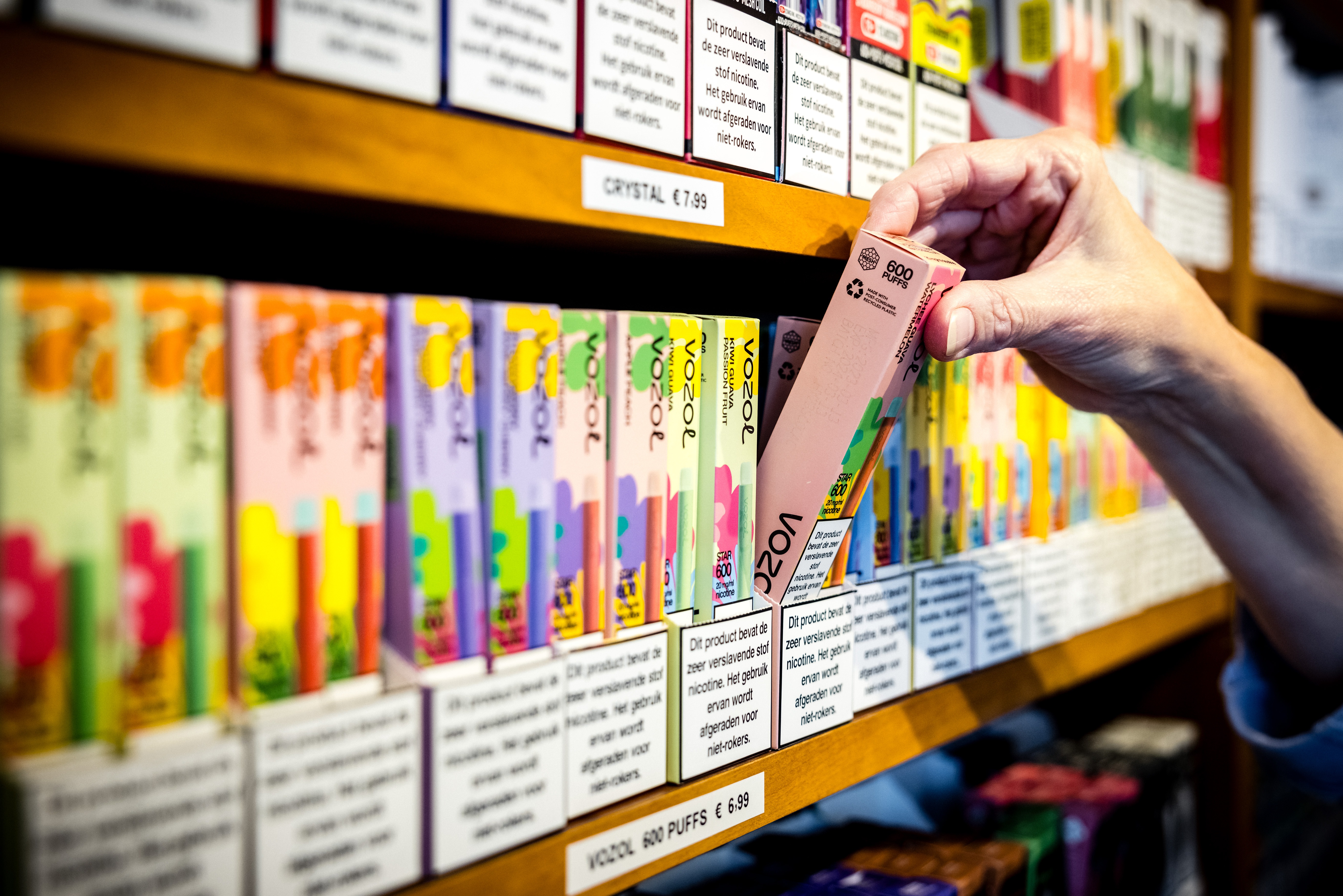 Kers, aardbei of meloen: te aantrekkelijke e-sigaretten zijn nu verboden |  BNR Nieuwsradio