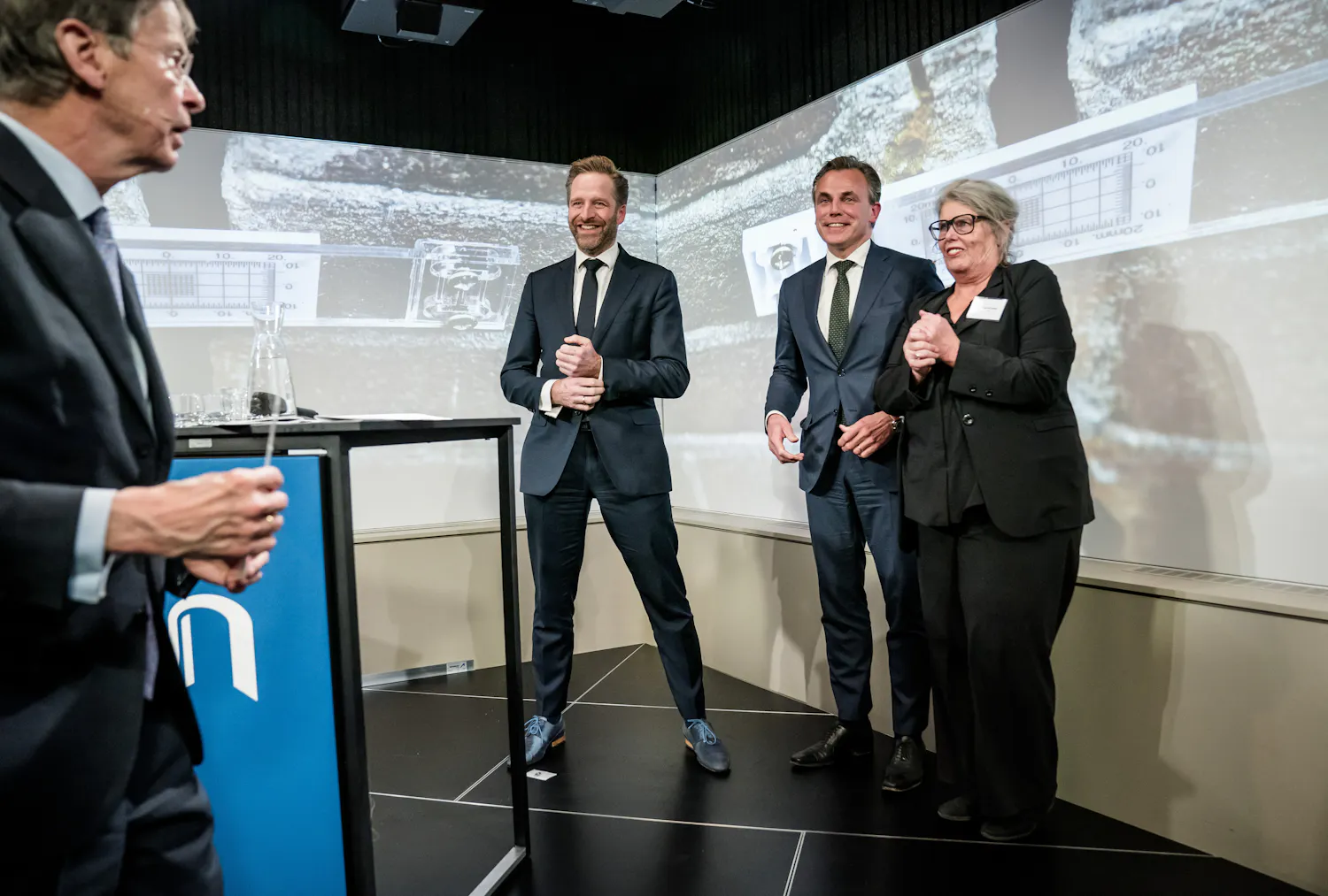 Het Beest In De Bek Kijken