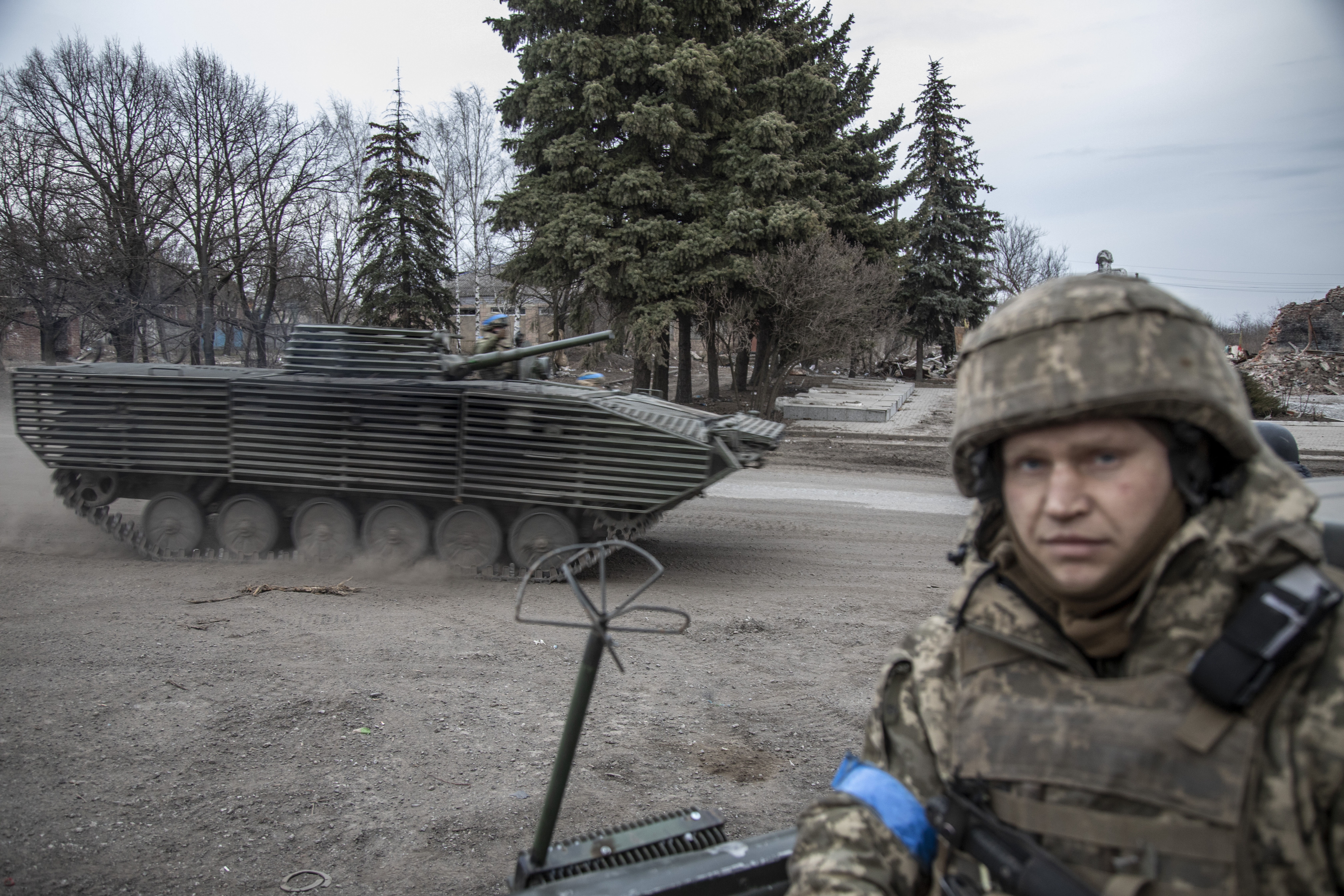 Russia seized another village in Ukraine.  The matter concerns the village of Orlivka in the Donetsk region, about 10 kilometers from the village of Avdiivka, which witnessed intense fighting.  Ukraine has not yet commented on this issue.