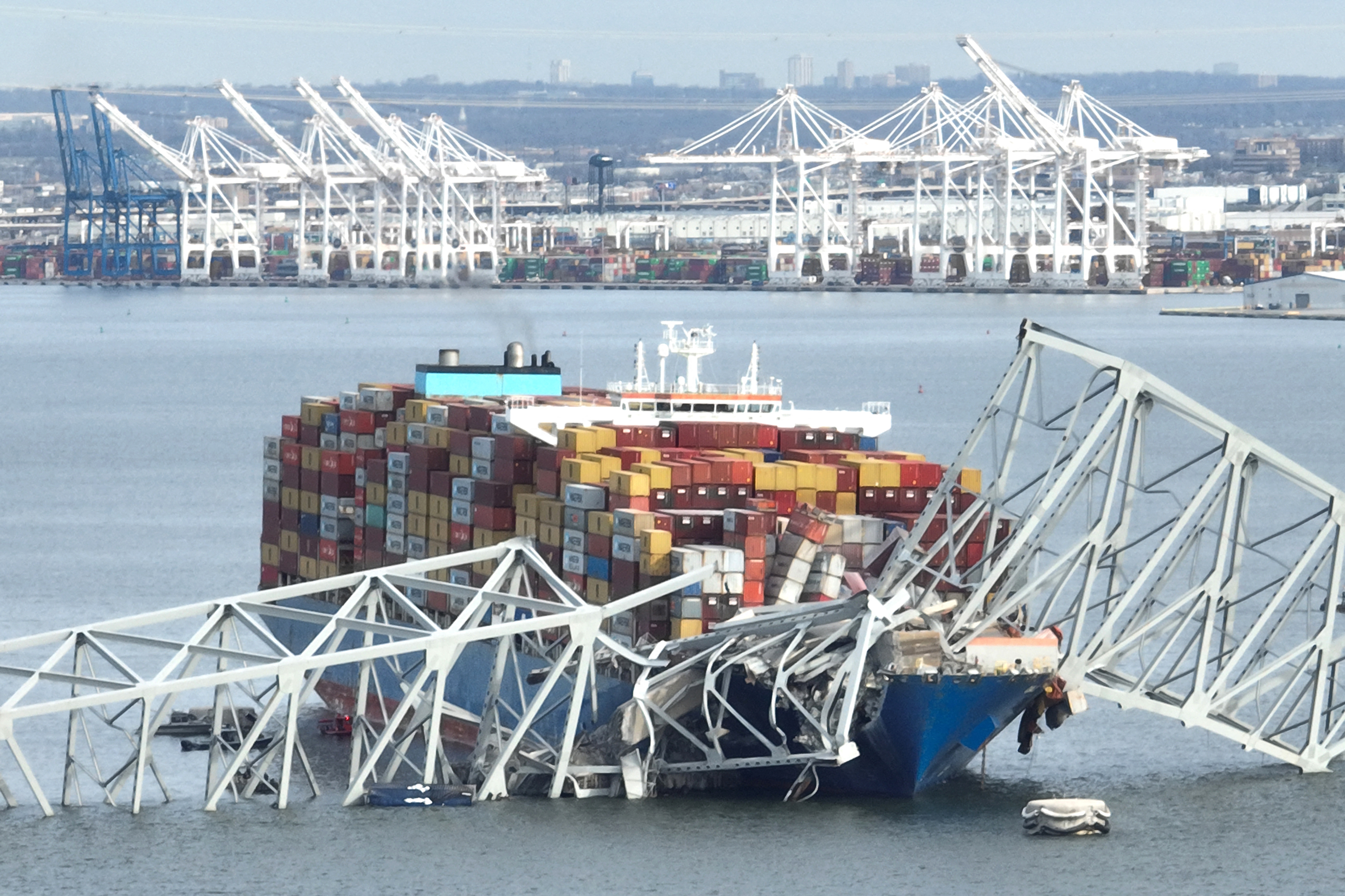 Normaal gesproken kan een brug tegen een stootje, maar door allerlei factoren bleef de Francis Scott Key Bridge uit Baltimore niet staan.