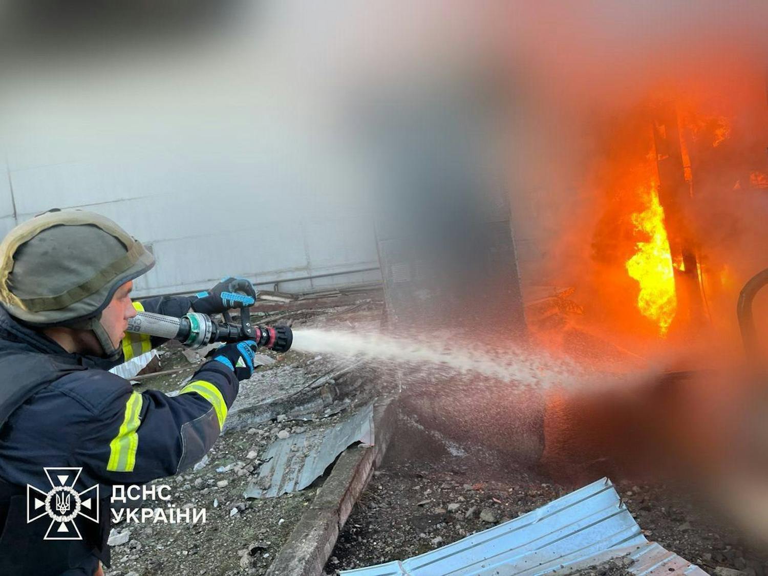 Rusia menyerang depot gas Barat di Ukraina