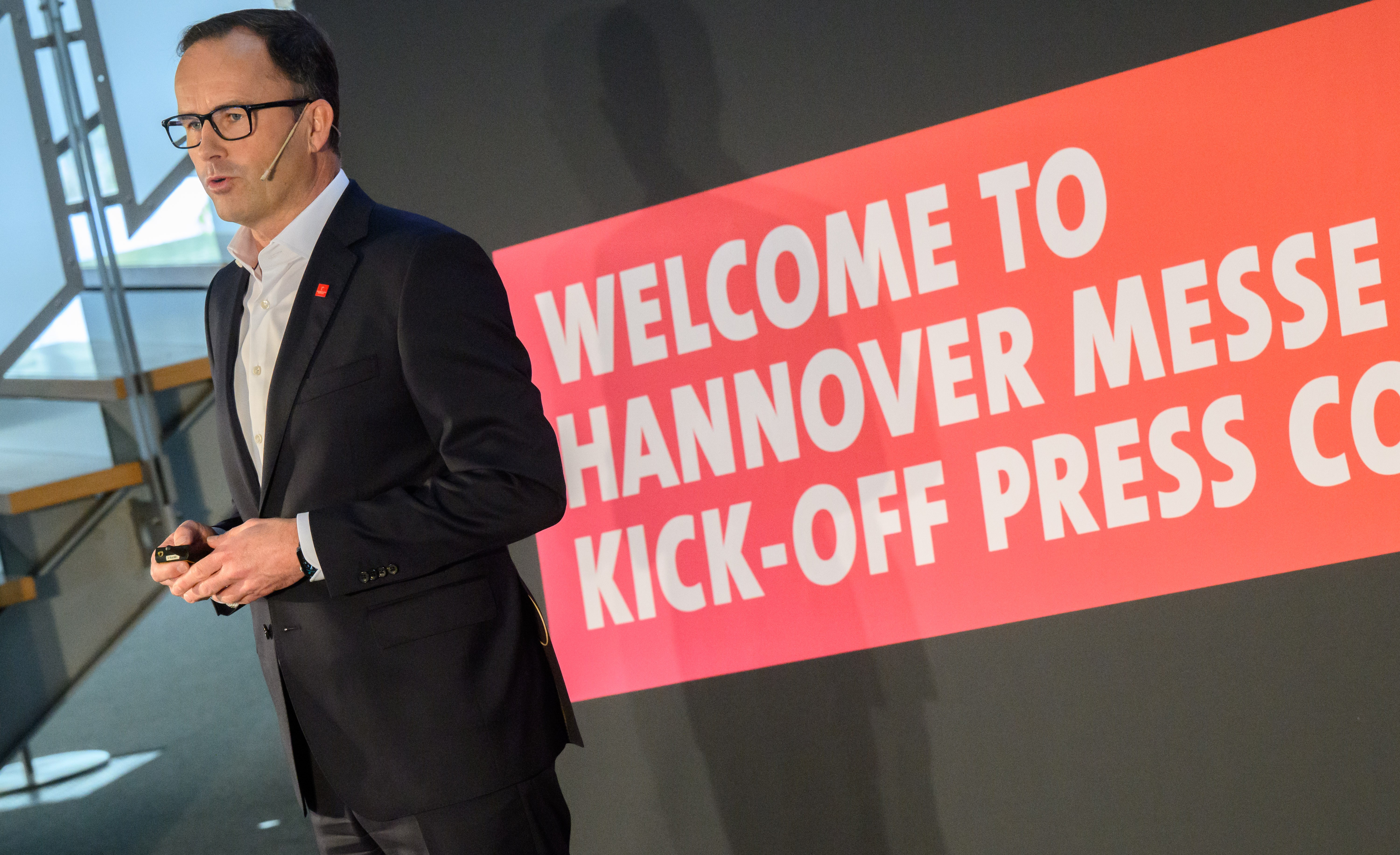 Eine große Delegation niederländischer Unternehmen ist mit dem Minister auf dem Weg nach Hannover, wo nächste Woche die weltgrößte Industriemesse stattfindet.