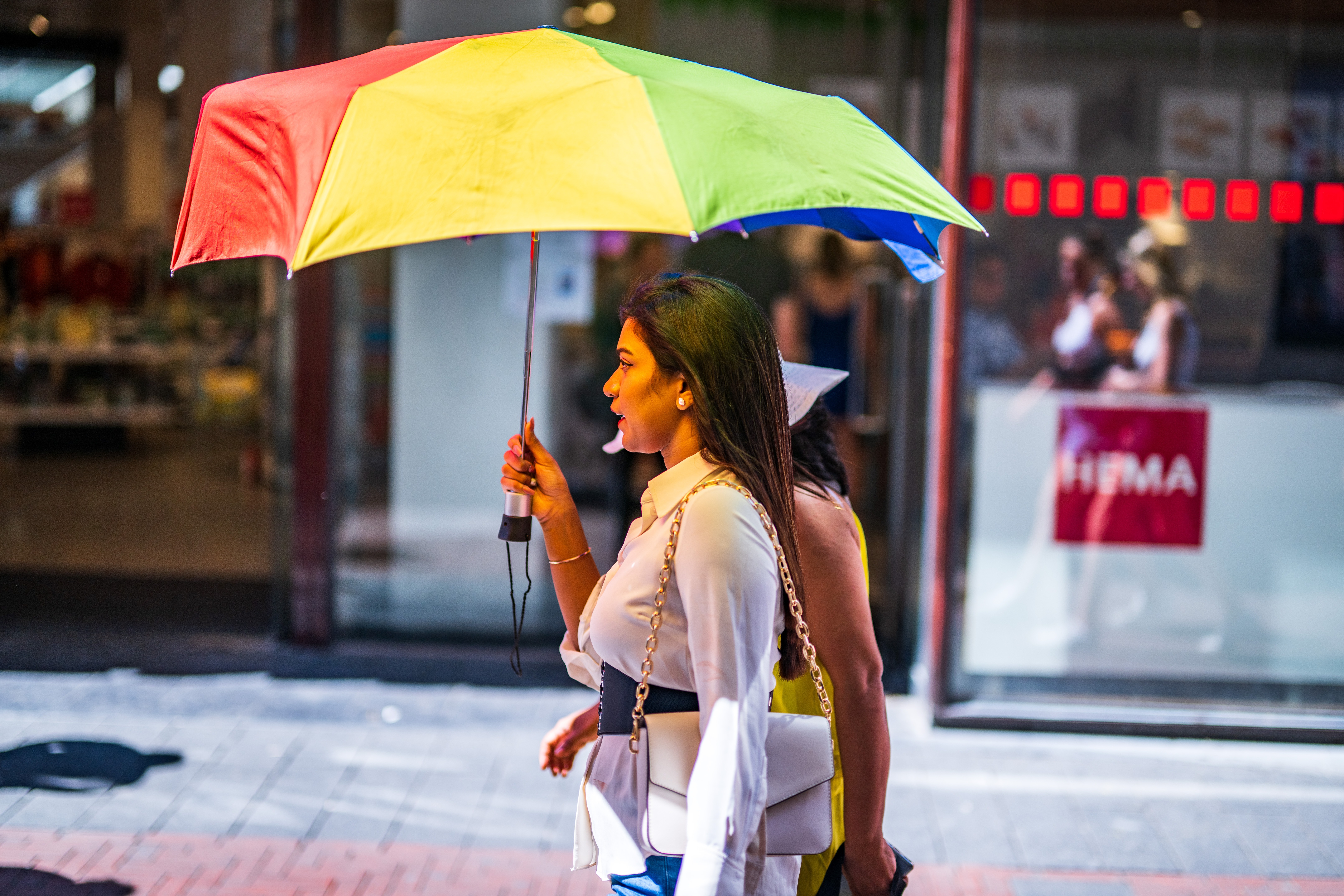 Volgens één onderzoek lijkt het erop dat er de afgelopen twintig jaar een toename van 30 procent is geweest in het aantal mensen dat is overleden als gevolg van de hitte of gedeeltelijk als gevolg van warmer weer.  Volgens factchecker Frank Leeman moet dat cijfer met een korreltje zout worden genomen. 