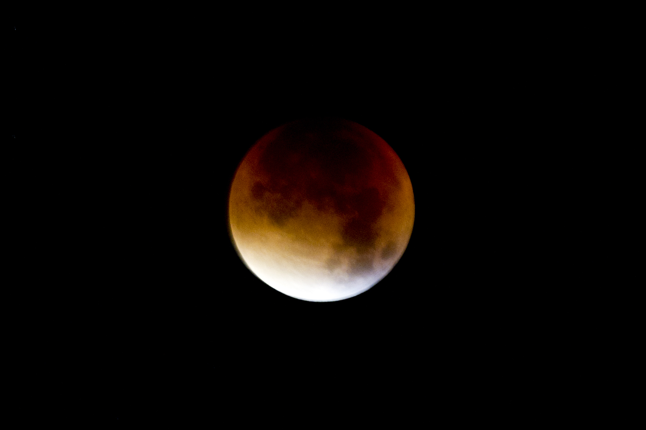 Een bloedmaan. Dit effect is naar verwachting vanavond ook weer te bewonderen.