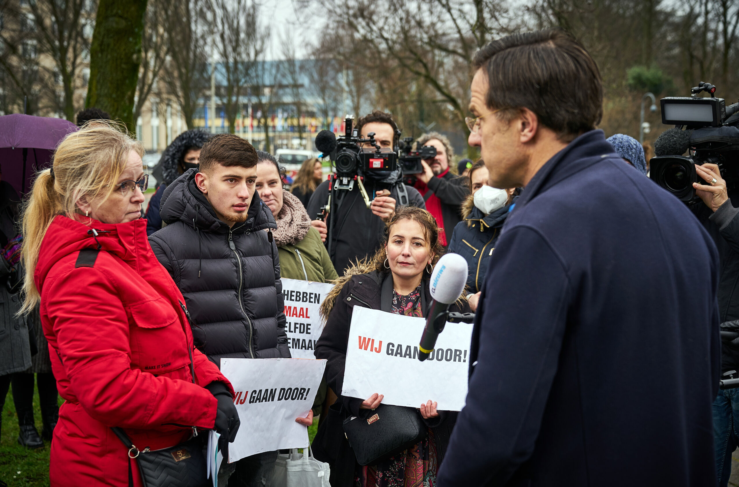 DEN HAAG - Premier Mark Rutte komt aan bij het Catshuis voor een gesprek met gedupeerde ouders van de toeslagenaffaire. De ouders zijn onterecht aangemerkt als fraudeur en moesten tienduizenden euro's kinderopvangtoeslag terugbetalen.