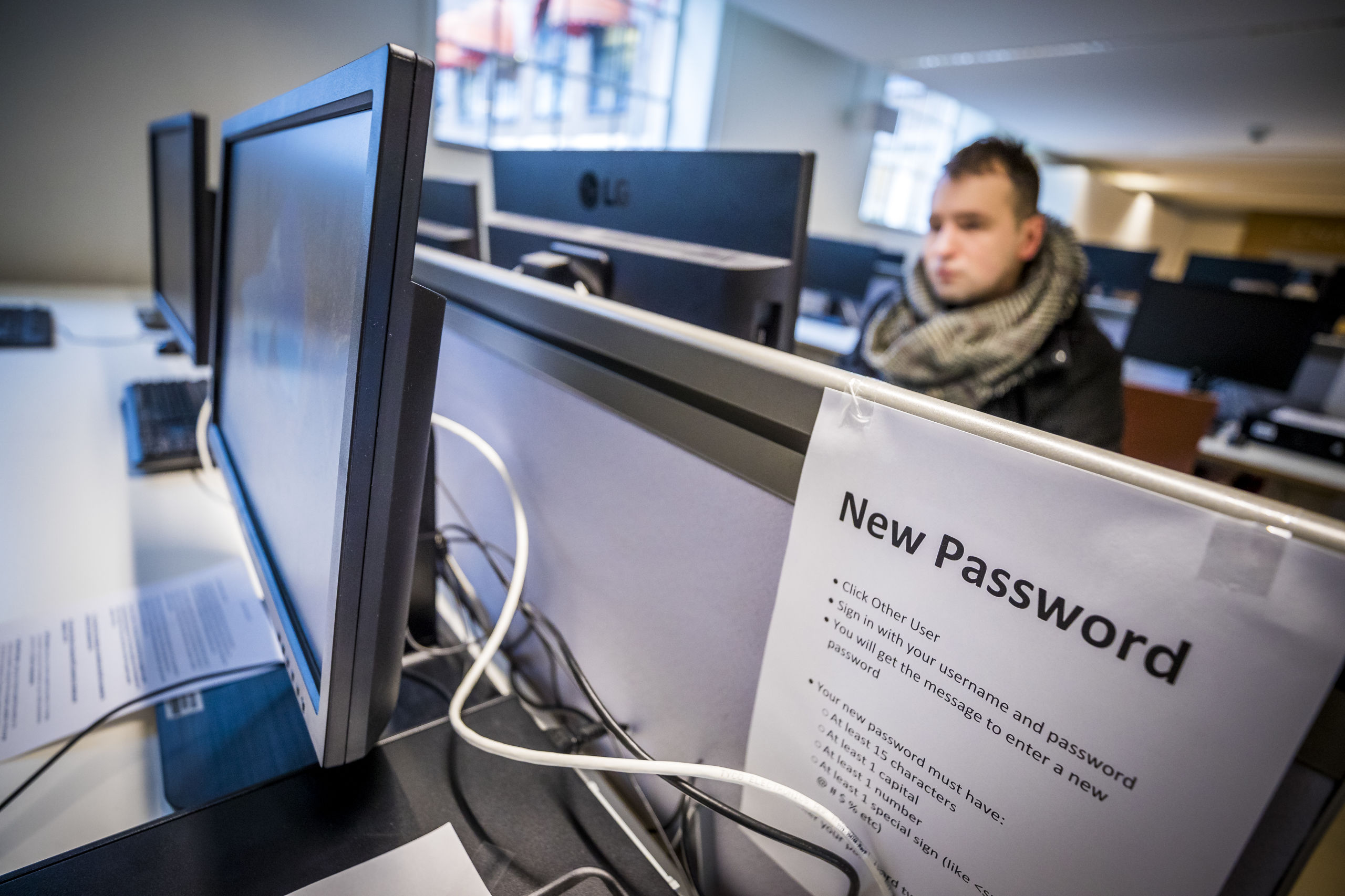 Het aanmaken van een nieuw wachtwoord bij Maastricht University, waar het onderwijs weer hervat wordt. 
