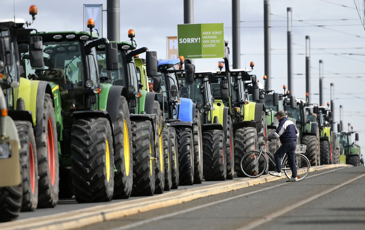 Ook in Bonn protesteren boeren massaal tegen het milieubeleid van de regering.