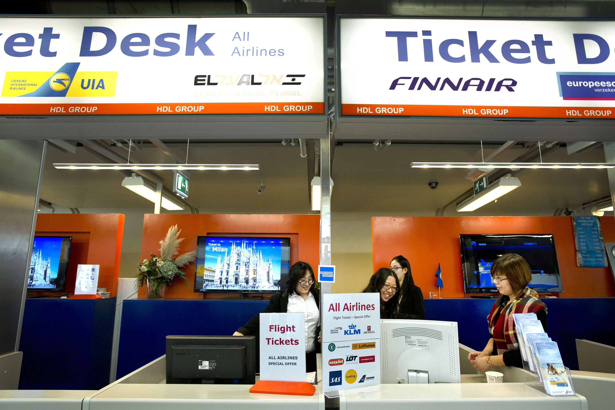 Een ticket desk op luchthaven Schiphol.