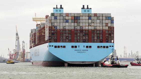 Containerschip in de Rotterdamse haven.