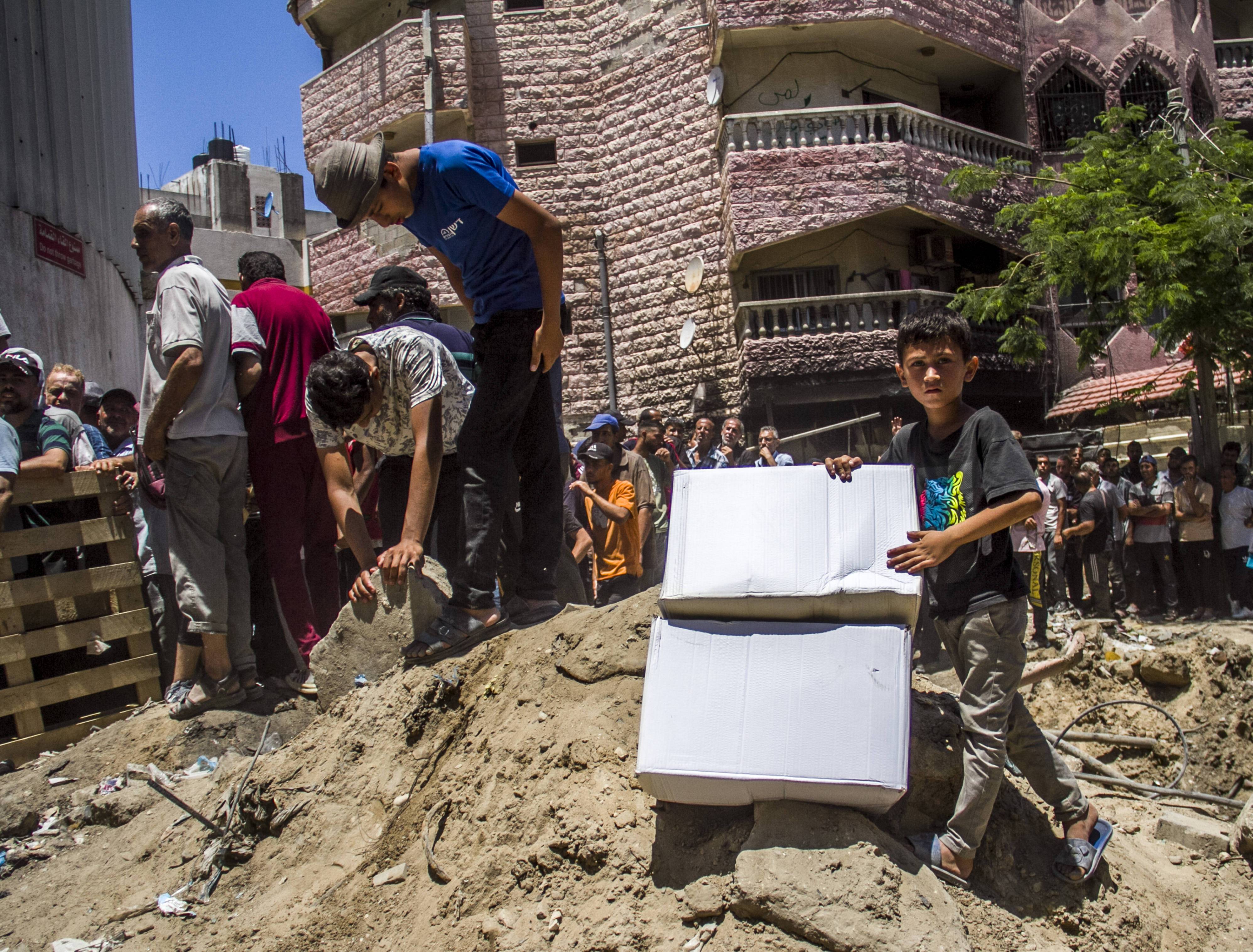 Hoewel een staakt-het-vuren in Gaza de afgelopen dagen iets dichterbij lijkt, blijven er volgens analist Peter Wijninga nog veel obstakels bestaan.