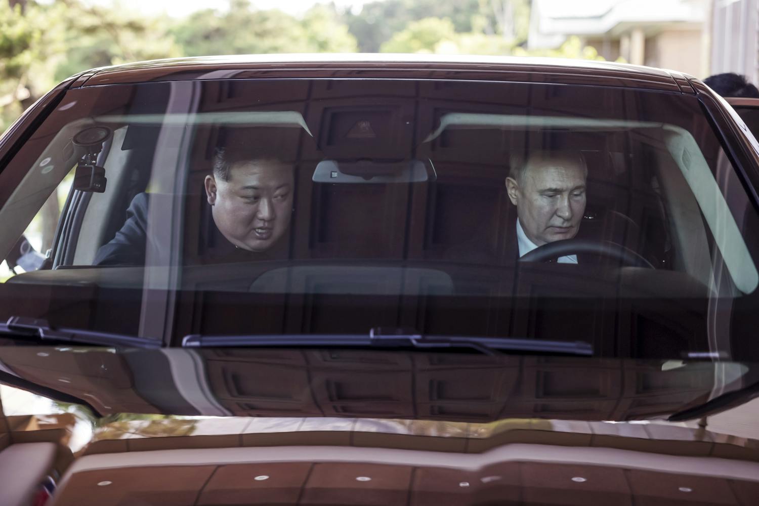 «Русский лимузин для Кима построен из южнокорейских запчастей»