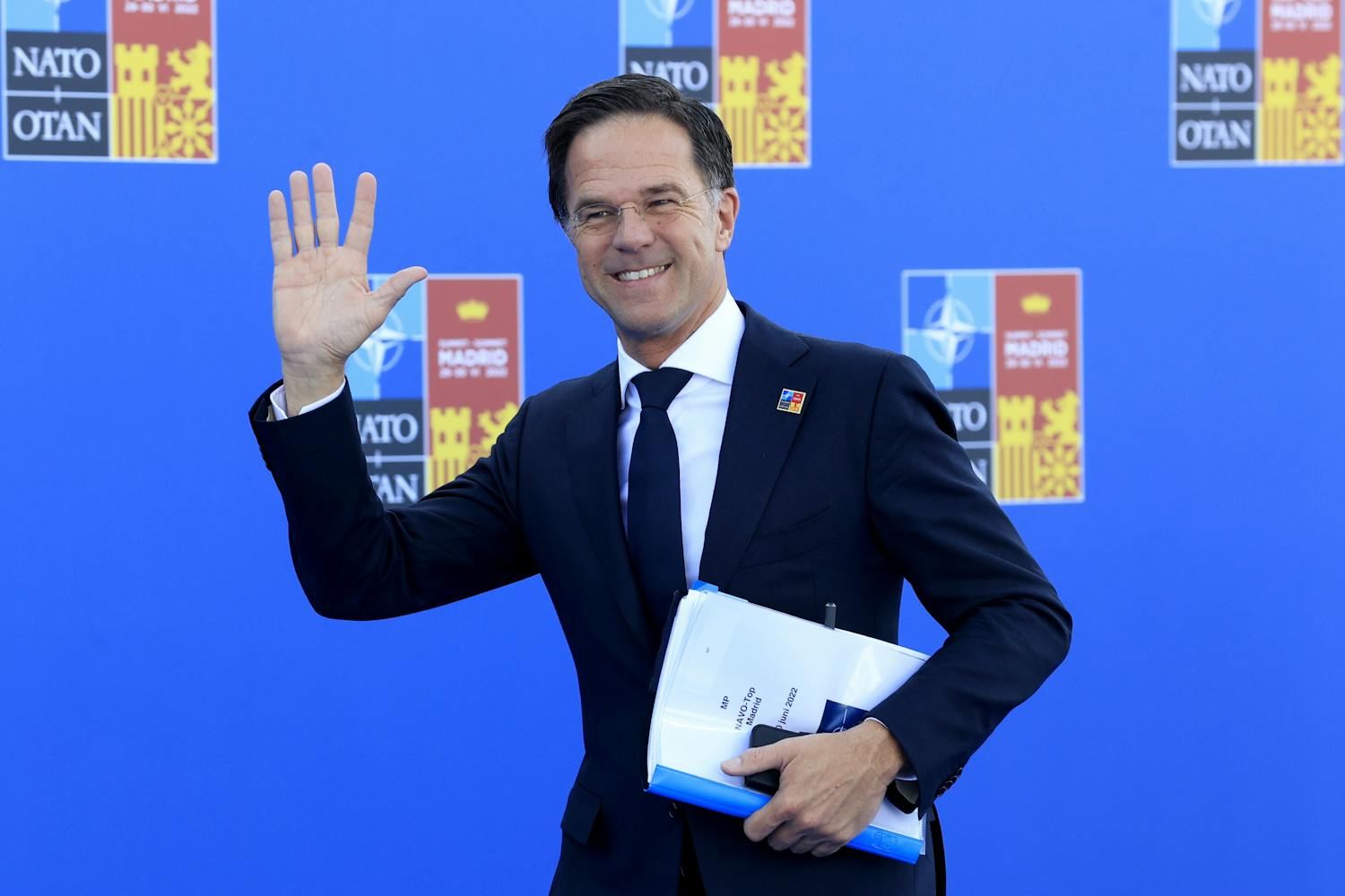 ‘Wistful’ Mark Rutte needs Schoof ‘each success’ in farewell speech