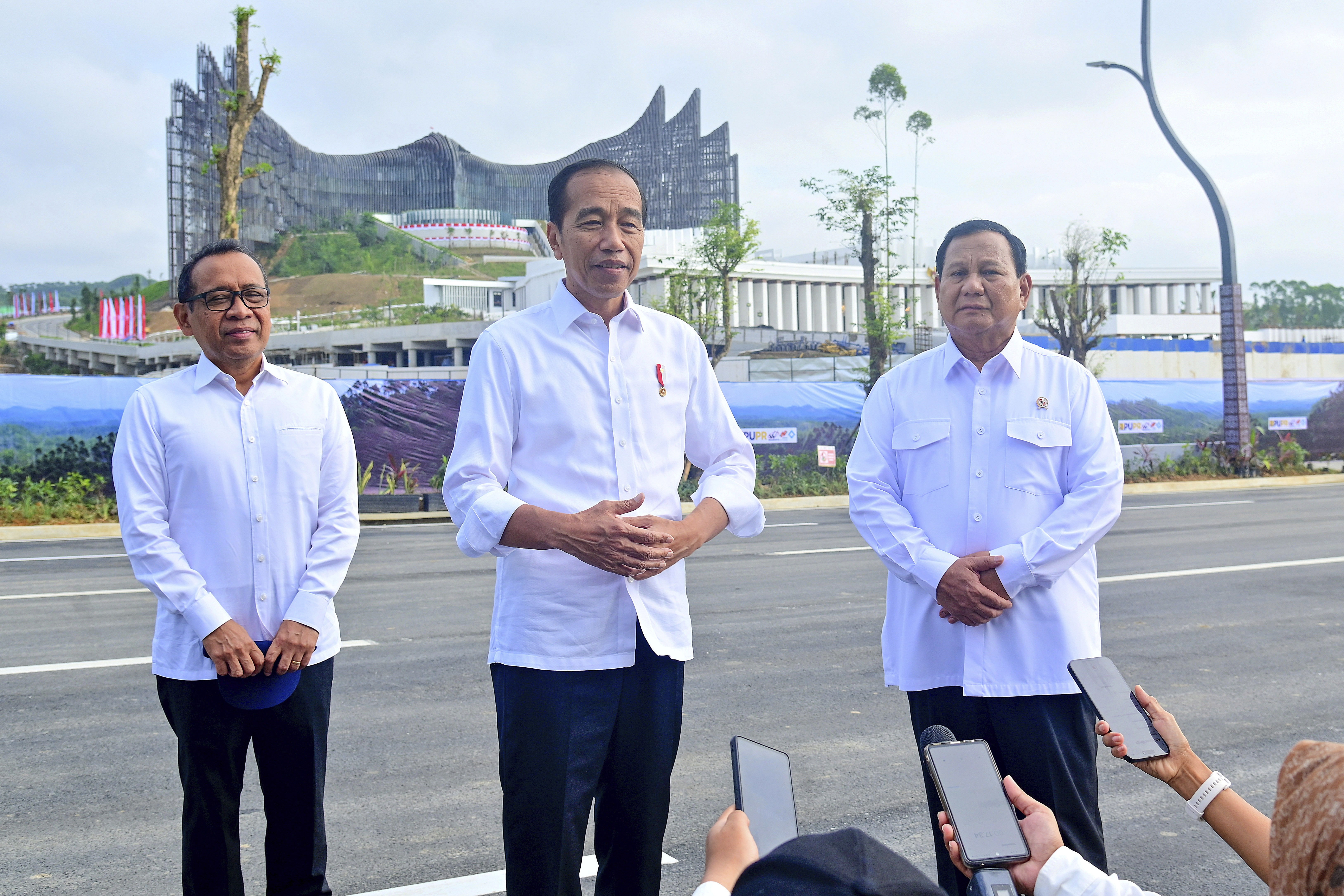 Indonesian President Joko Widodo, center, in the new capital Nusantara in front of the presidential palace. (Moscheles Junior/Indonesian Presidential Palace via AP)