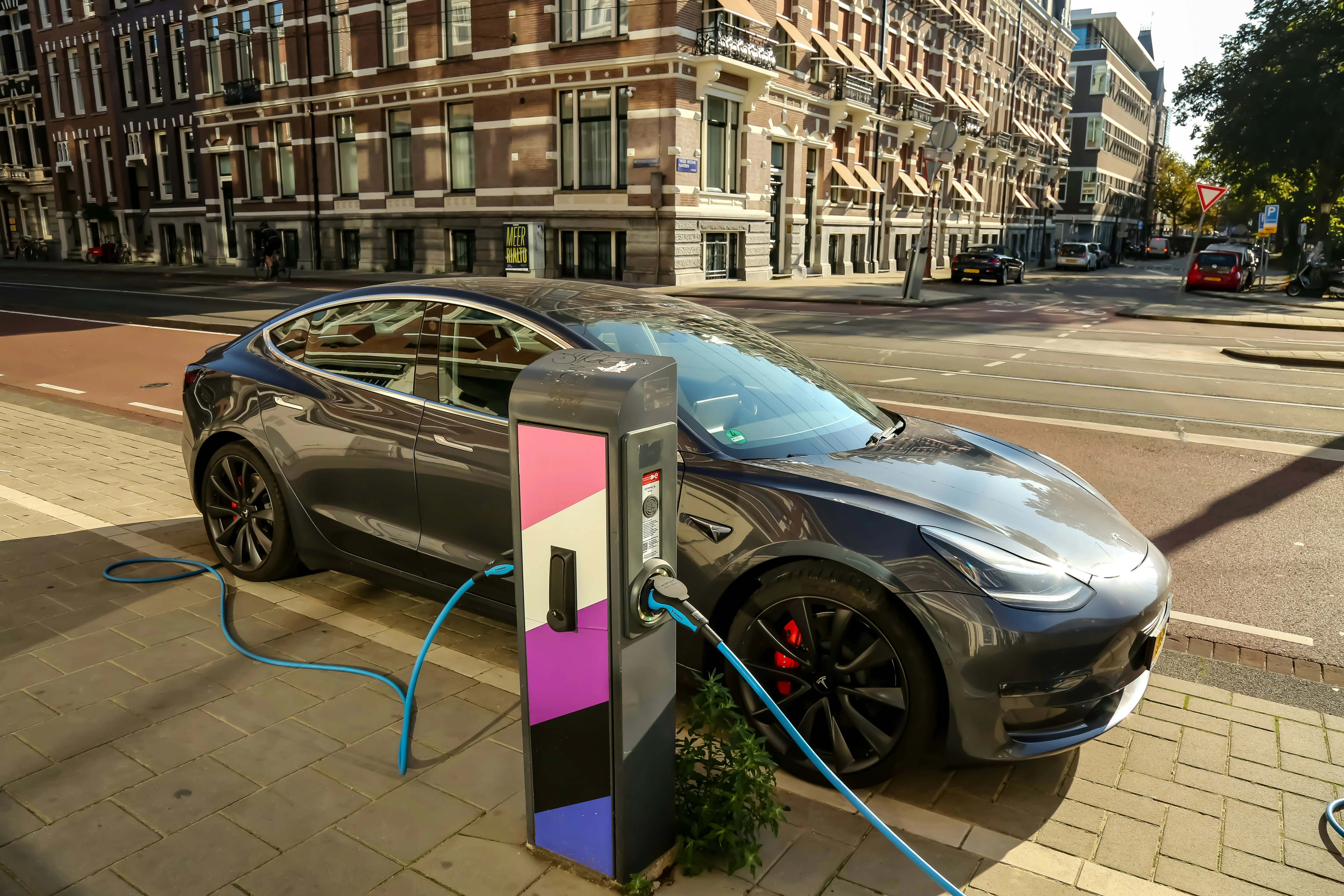 De autosector zet zich schrap voor een groot aantal gebruikte Tesla Model 3’s die binnenkort op de markt komt.