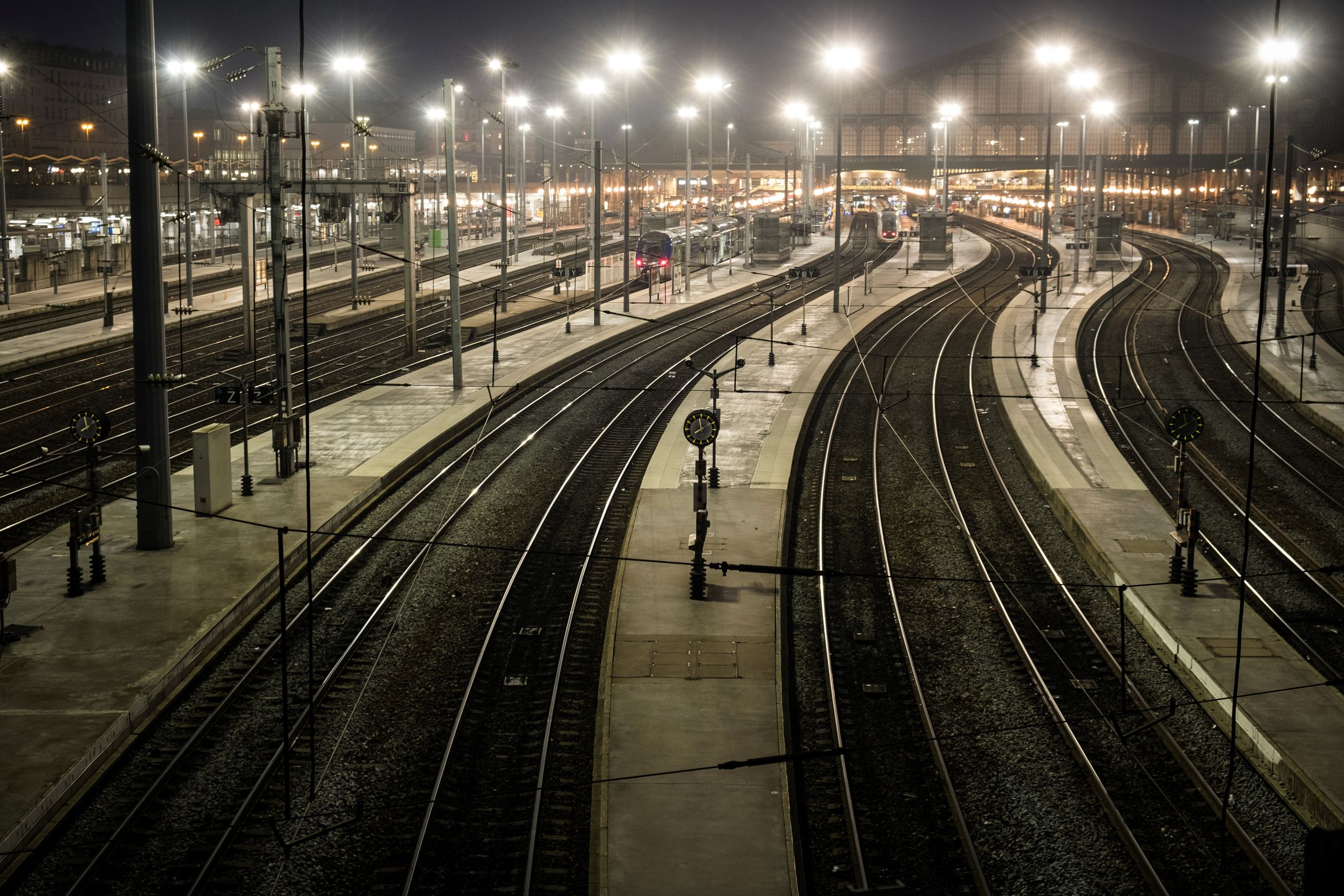 Een leeg Gare du Nord in Parijs