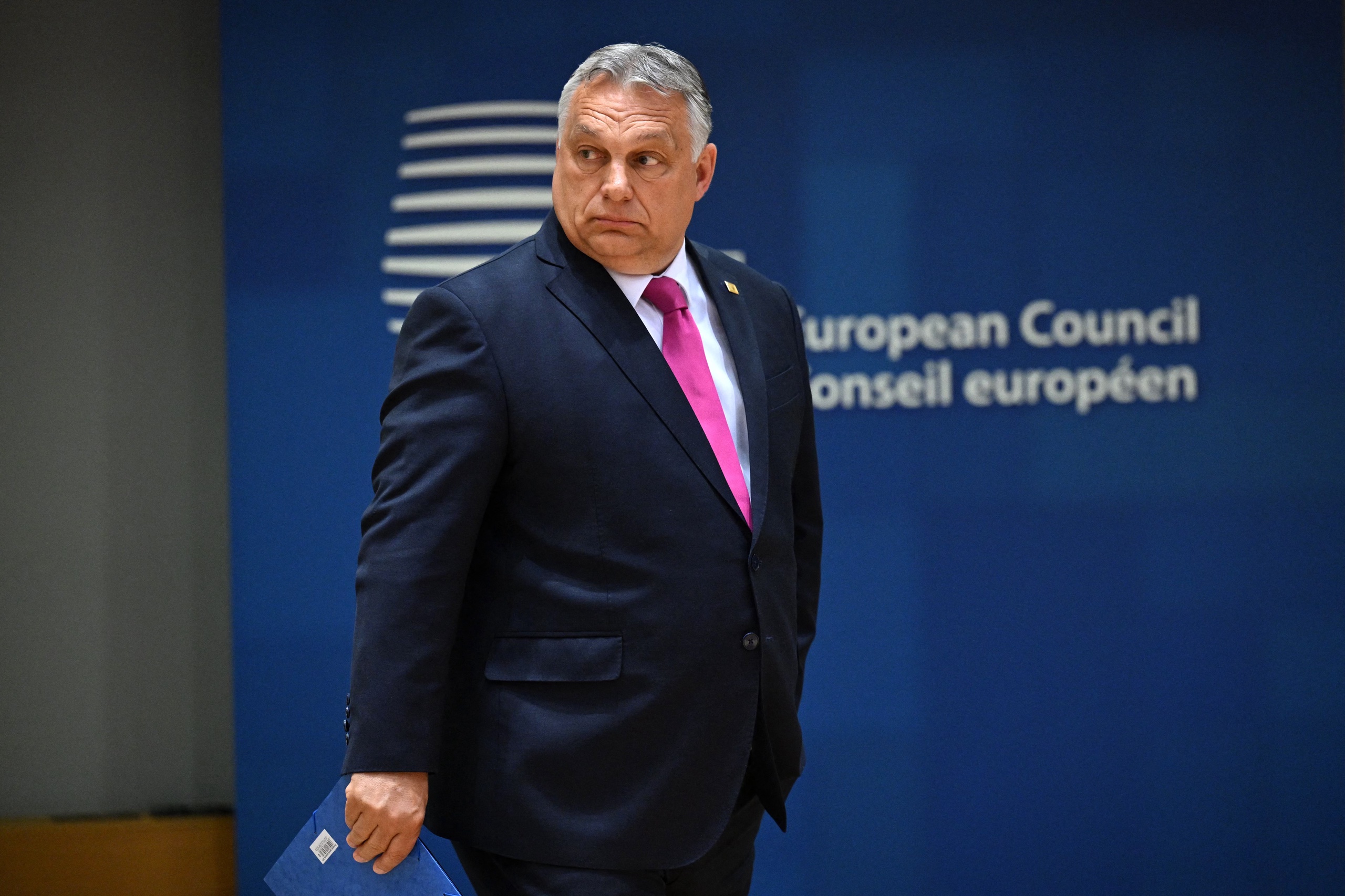 Het EU-parlement keurde een rapport over Hongarije goed met als conclusie dat er weliswaar verkiezingen in het land plaatsvinden maar de macht in feite bij slechts één persoon ligt, namelijk premier Viktor Orbán