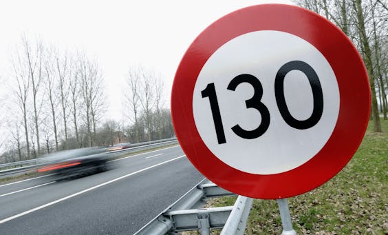 De verhoging van de maximumsnelheid naar 130 km/h heeft niet aantoonbaar geleid tot meer verkeersdoden op de snelweg