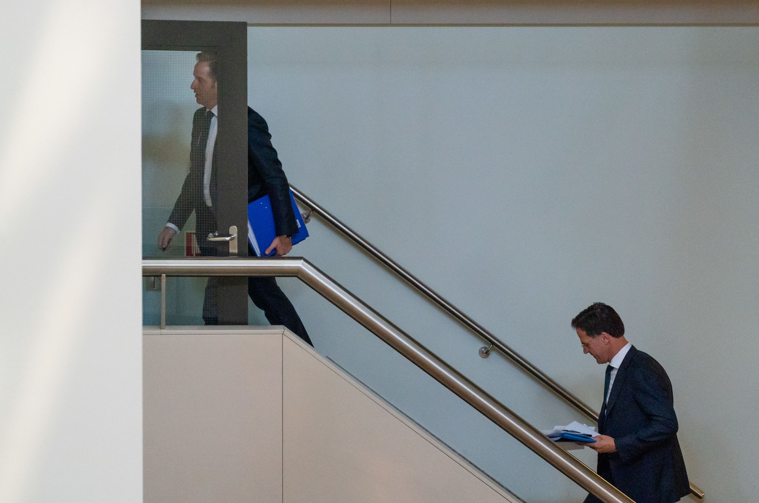 Minister Hugo de Jonge van Volksgezondheid, Welzijn en Sport (CDA) en Premier Mark Rutte.