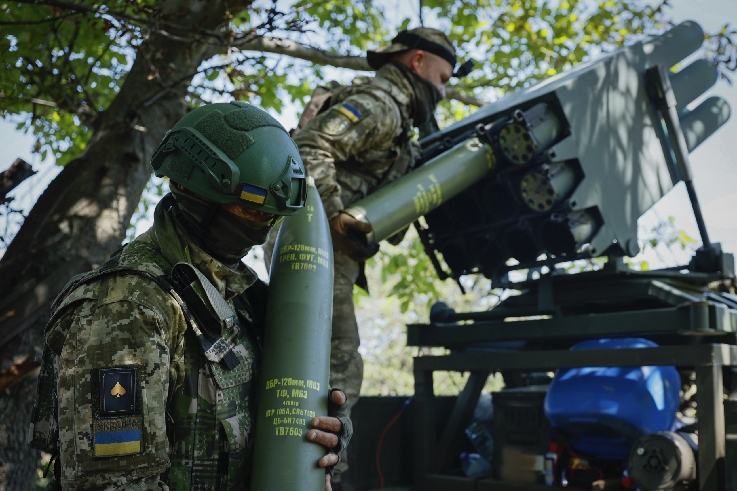 Secondo Boulder, il presidente ucraino Zelensky può guardare con soddisfazione al vertice Nato di Vilnius.  Anche se il primo giorno è apparso esasperato e ha lamentato la mancanza di una visione più chiara dell'adesione alla NATO, è tornato a Kiev con forti garanzie di sicurezza occidentali, la promessa di un impegno a lungo termine e un carrello della spesa pieno di soldi, armi e munizioni . 