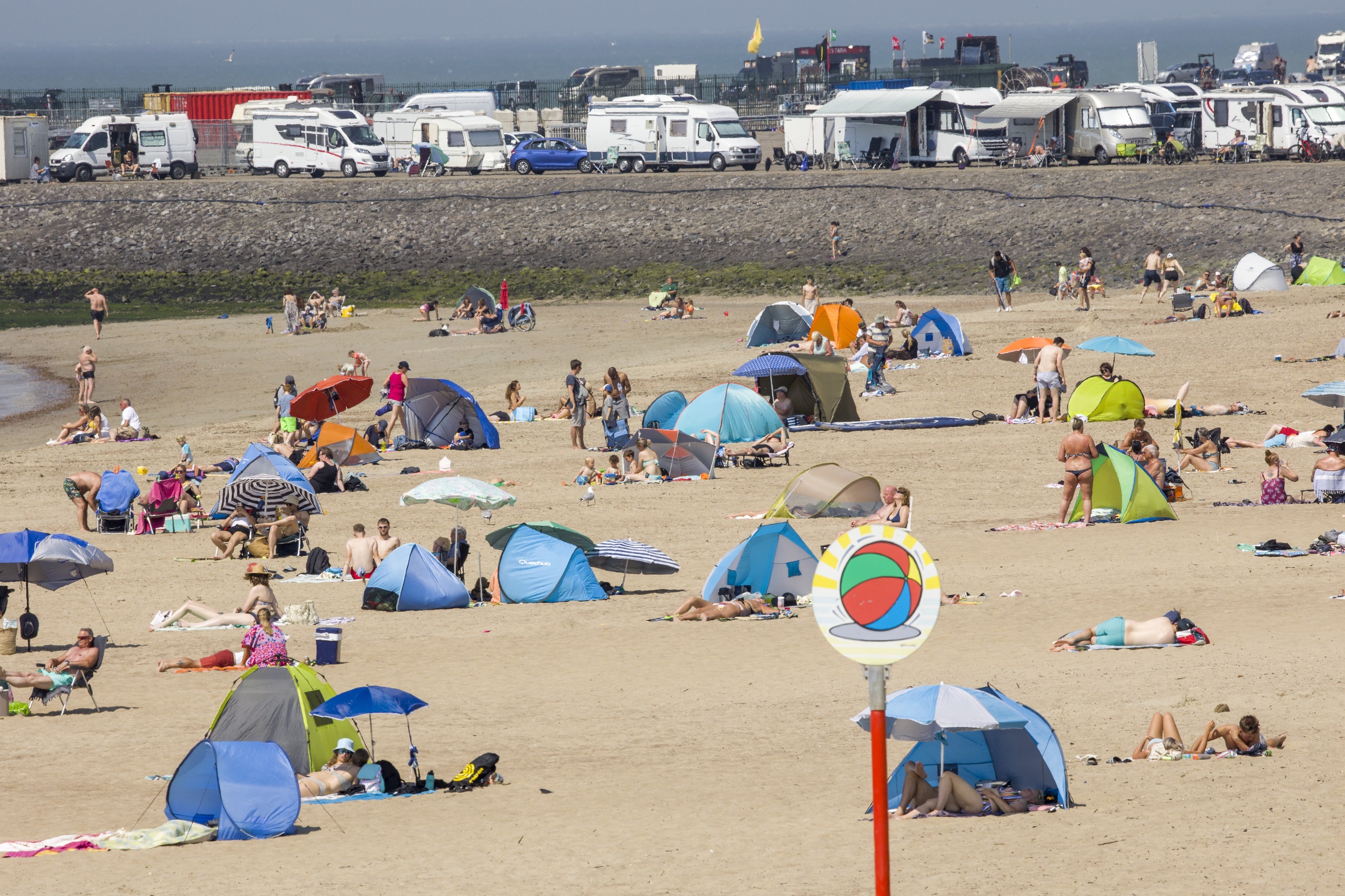 The number of German tourists coming to the Netherlands for a holiday has risen sharply in recent years.  According to ABN Amro, which has researched holiday parks and camping sites in the Netherlands, this year has reached a historic peak. 