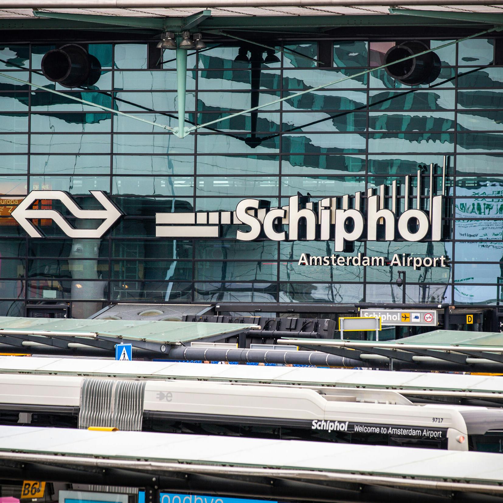 Schoonmakers Schiphol gaan na wilde staking weer aan het werk