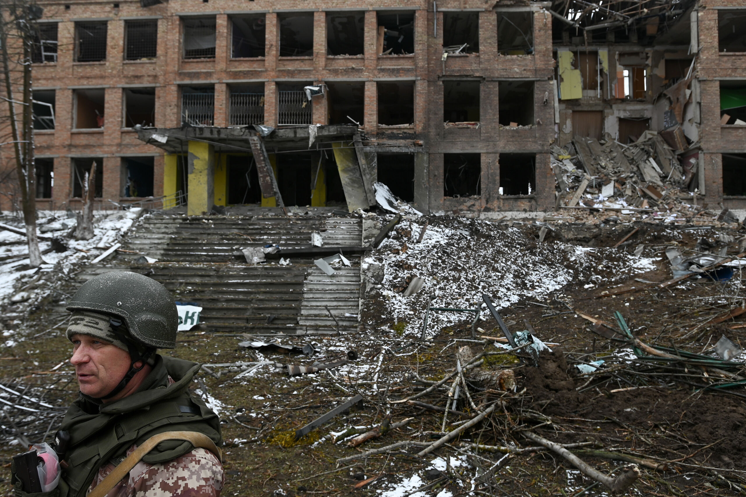 Een opgeblazen schoolgebouw in de stad Valsylkiv 