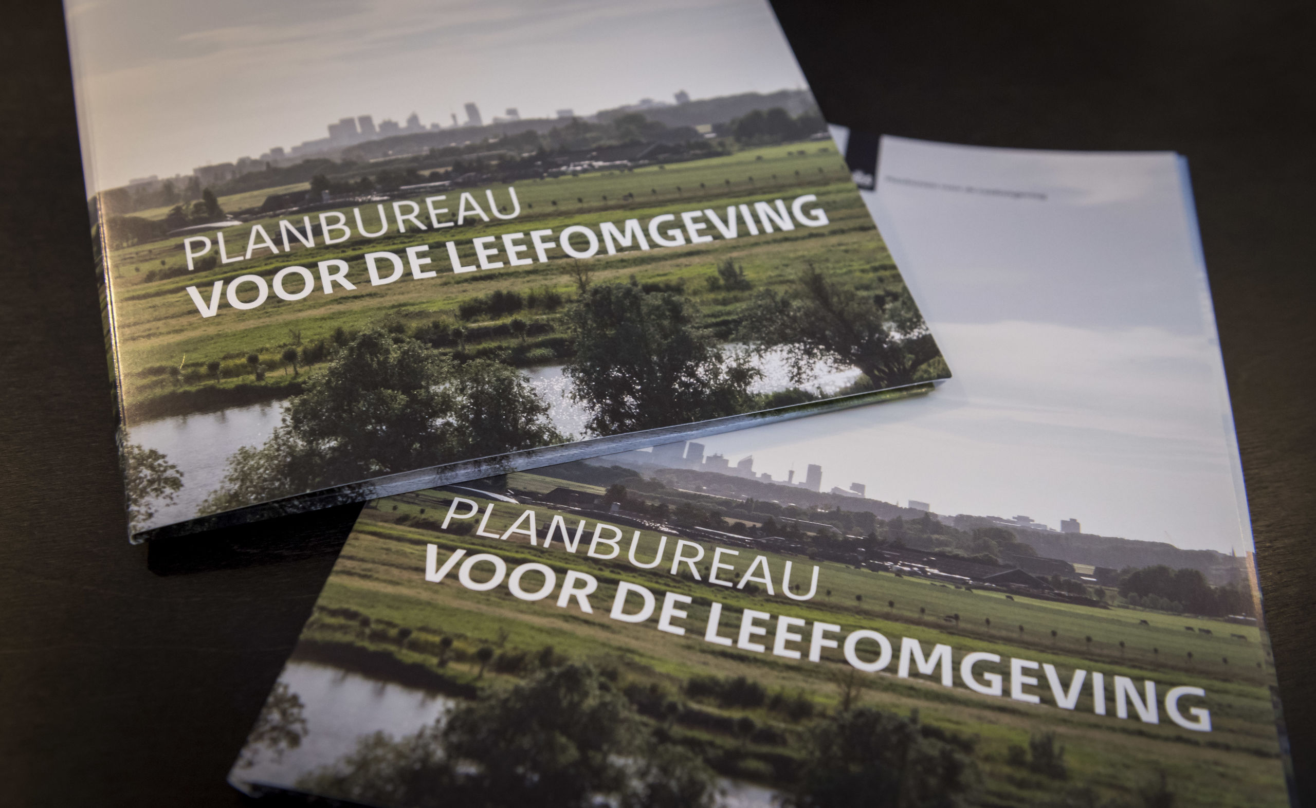 DEN HAAG - Pieter Boot en Robert Koelemeijer van het Planbureau voor de Leefomgeving (PBL) presenteren een analyse van het regeerakkoord van het kabinet Rutte-III inzake klimaat en energie. ANP LEX VAN LIESHOUT