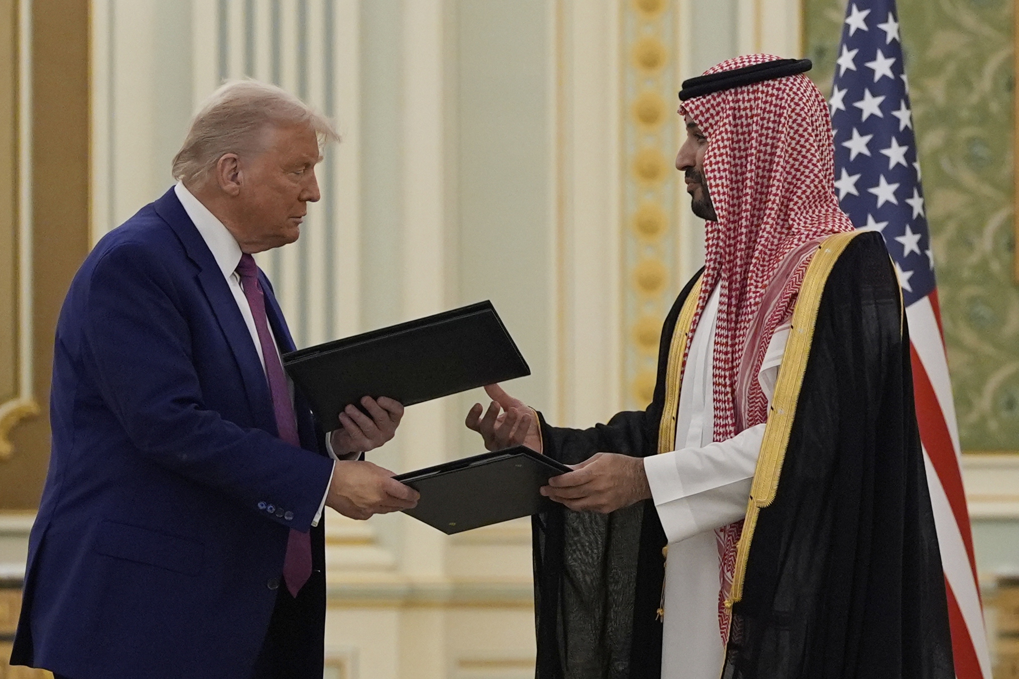 Trump tekent megadeal van 600 miljard dollar met Saoedi-Arabië | BNR  Nieuwsradio