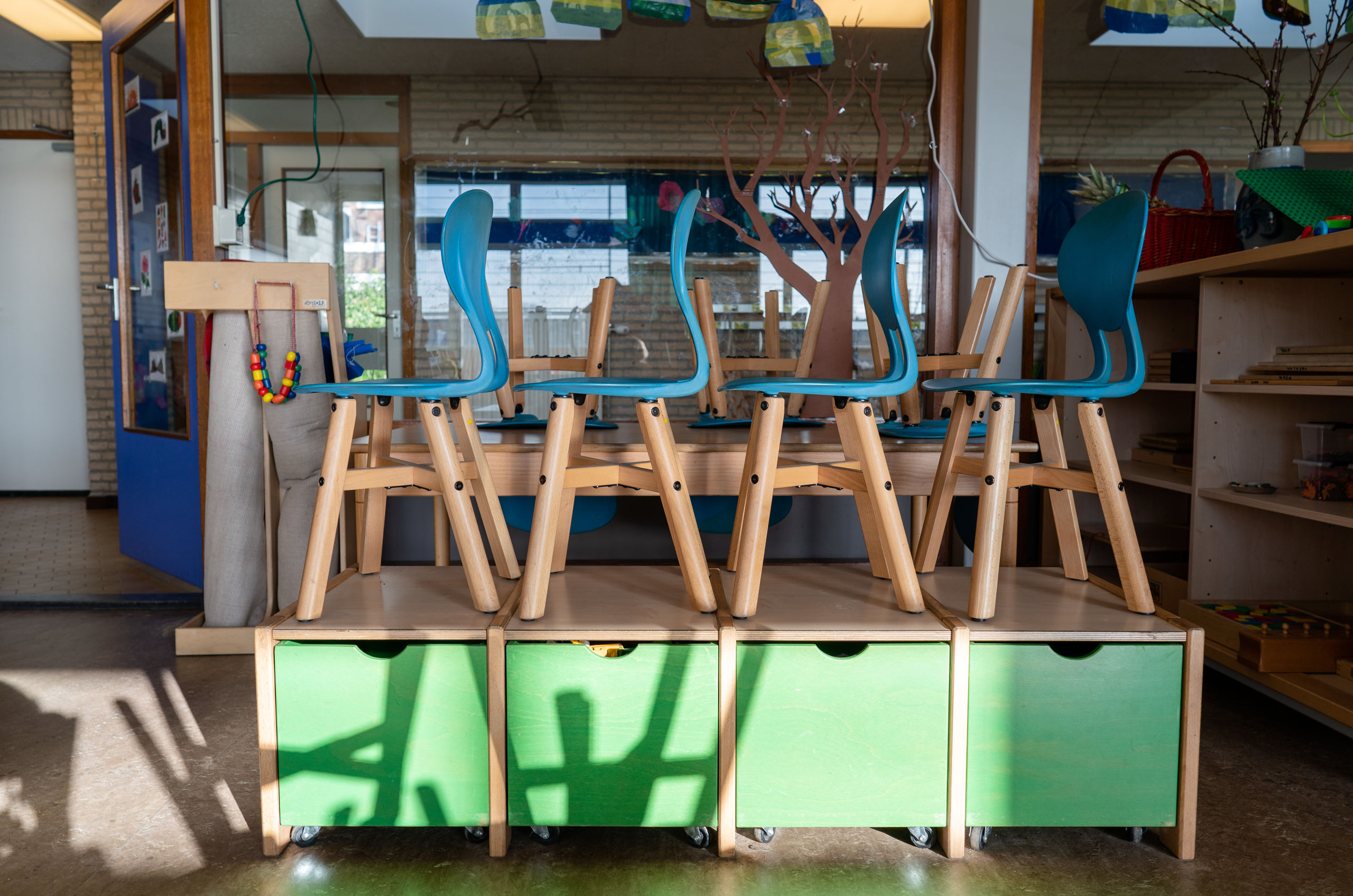 Een leeg klaslokaal op een basisschool in Den Haag