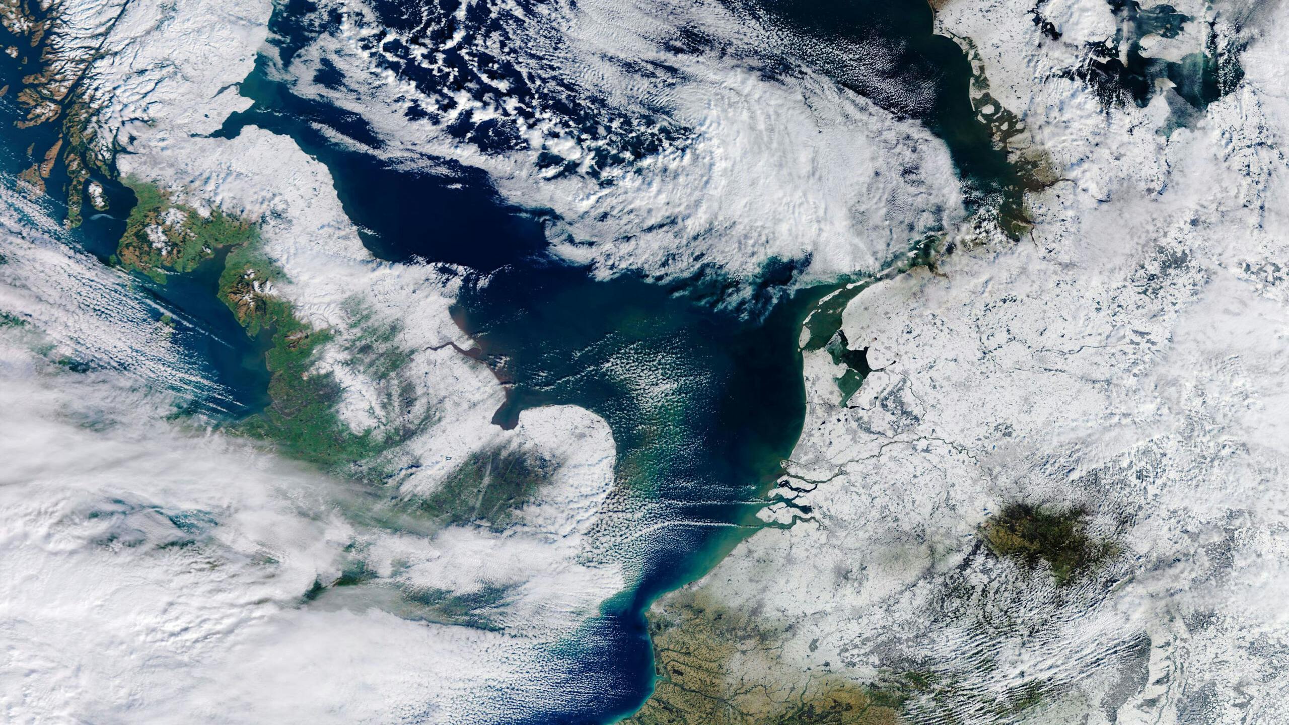 Nederland op satellietbeeld.