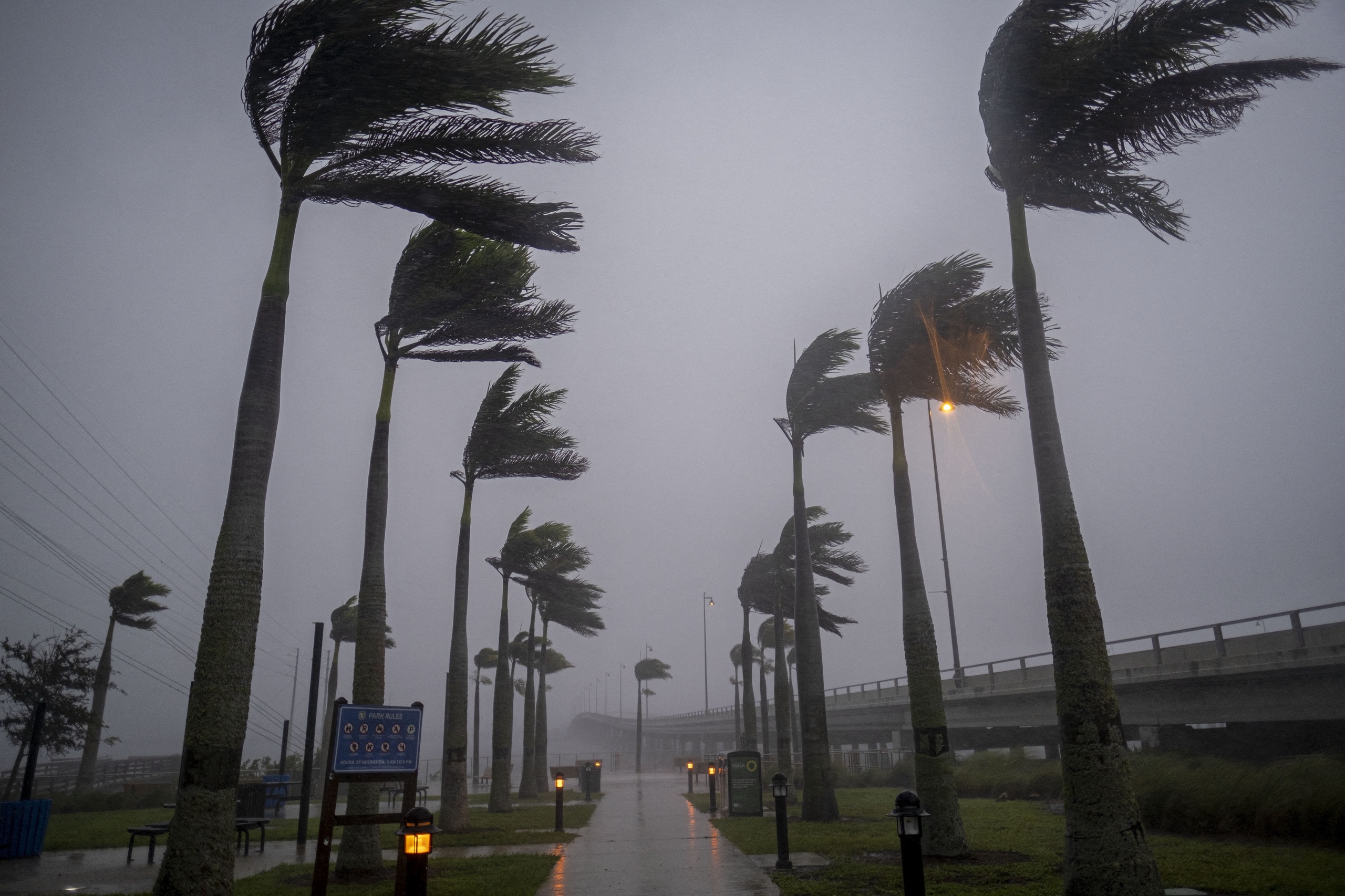 De Amerikaanse president Joe Biden heeft de situatie in de staat Florida als gevolg van de orkaan Ian uitgeroepen tot grote ramp.