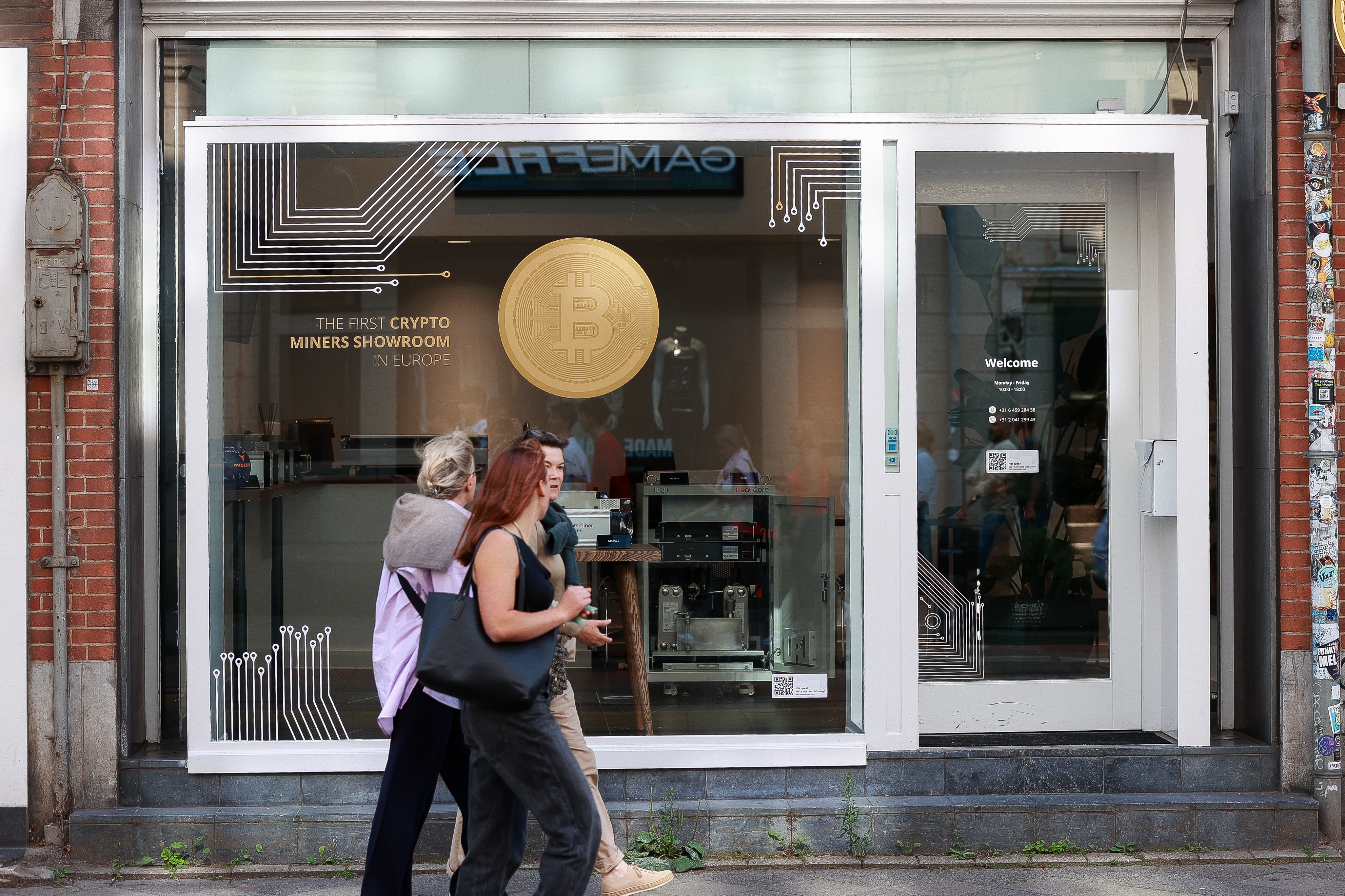 Bitcoin duikt weer onder de 90.000 dollar, zware maand verwacht | BNR  Nieuwsradio