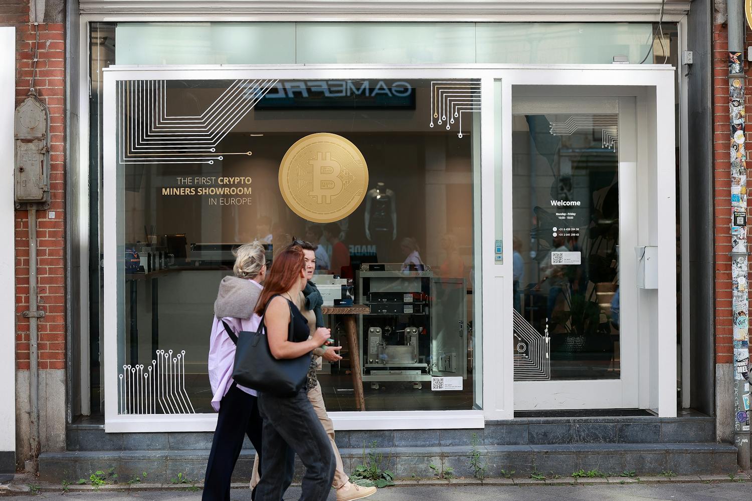 Bitcoin duikt weer onder de 90.000 dollar, zware maand verwacht | BNR  Nieuwsradio