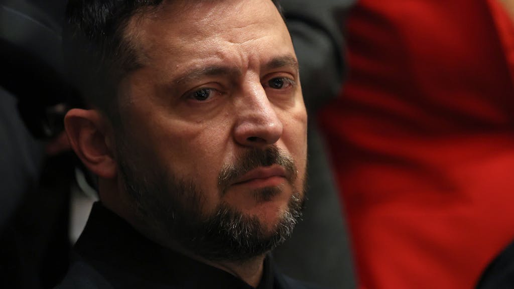 Liveblog | Rusland voert raketaanval uit op Kyiv dag voor ontmoeting Trump-Zelensky