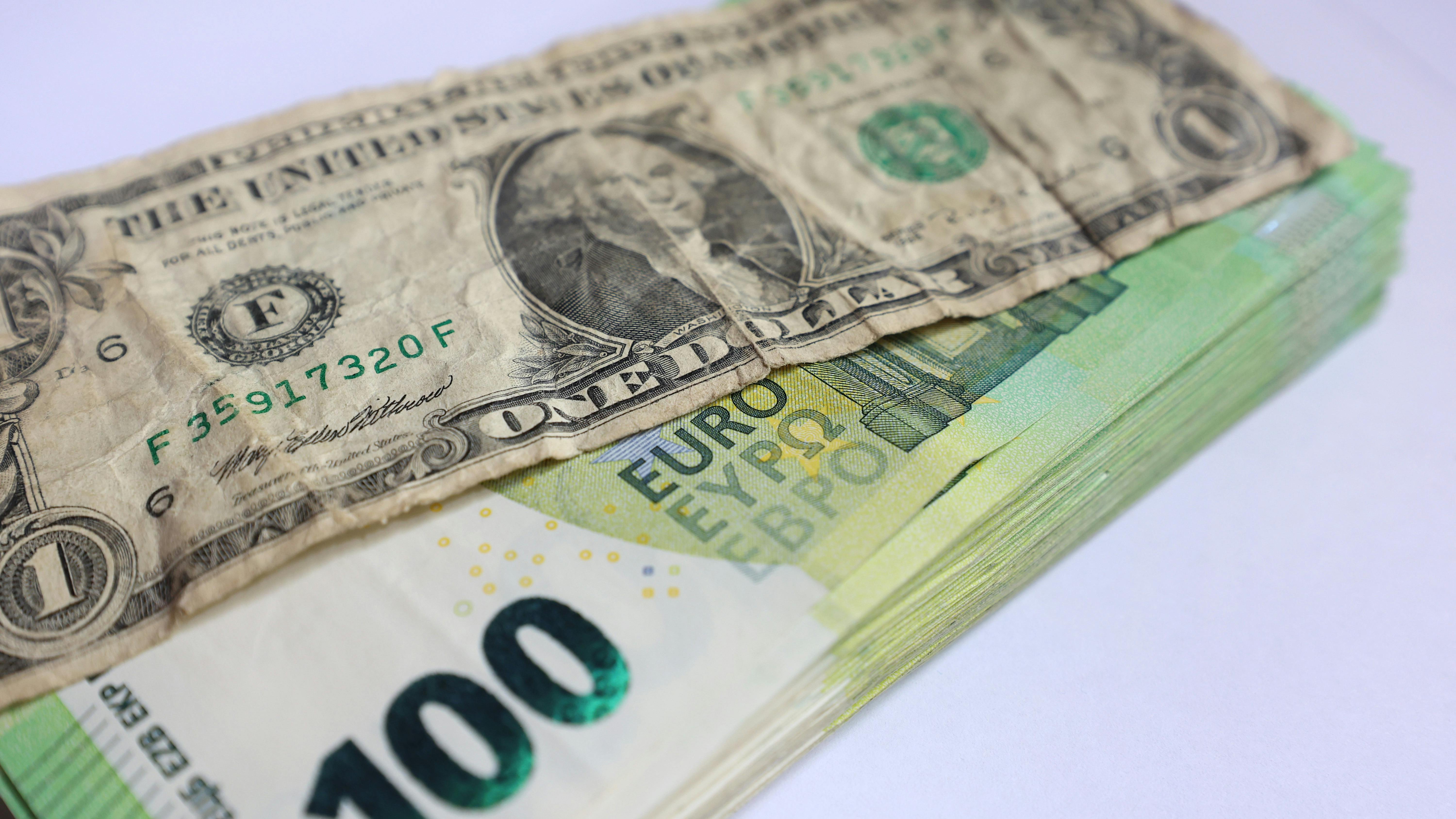 Dollar verliest rap waarde tegenover euro