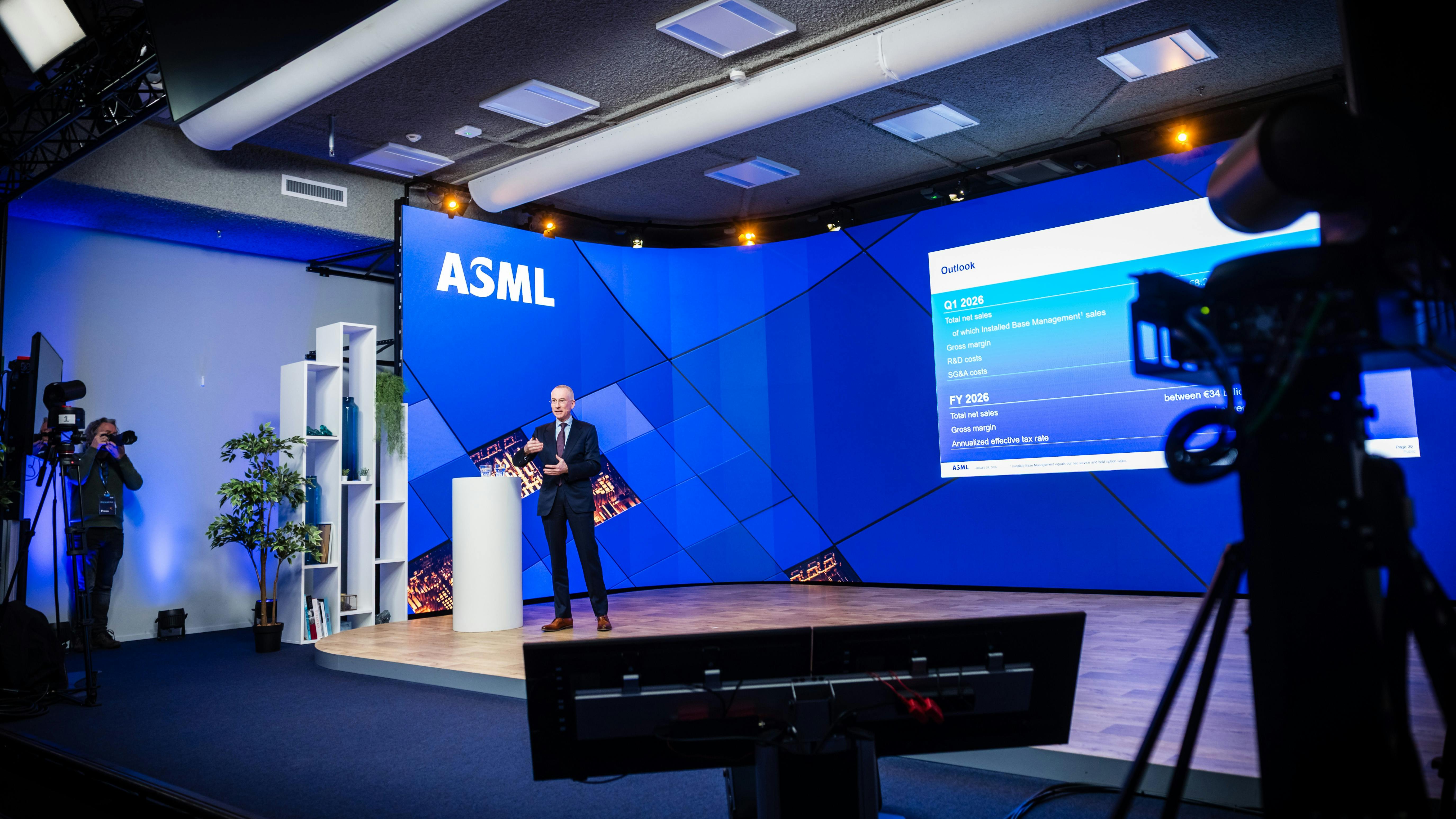 ASML snijdt in management ondanks volle orderboeken: ‘De organisatie is te stroef geworden’