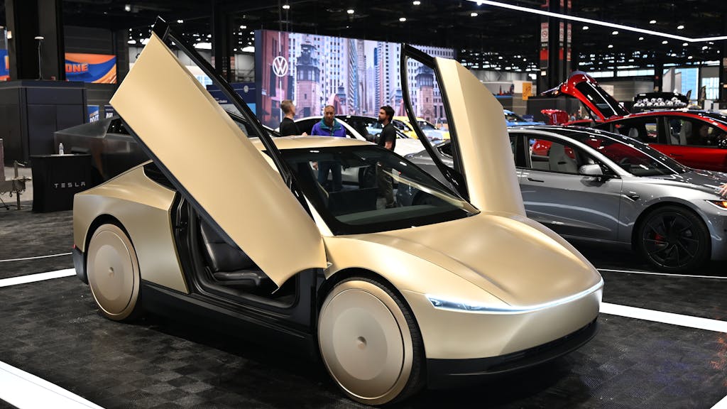 Image for the article: Tesla bouwt eerste Cybercab, ‘aantal incidenten met robotaxi fors hoger’